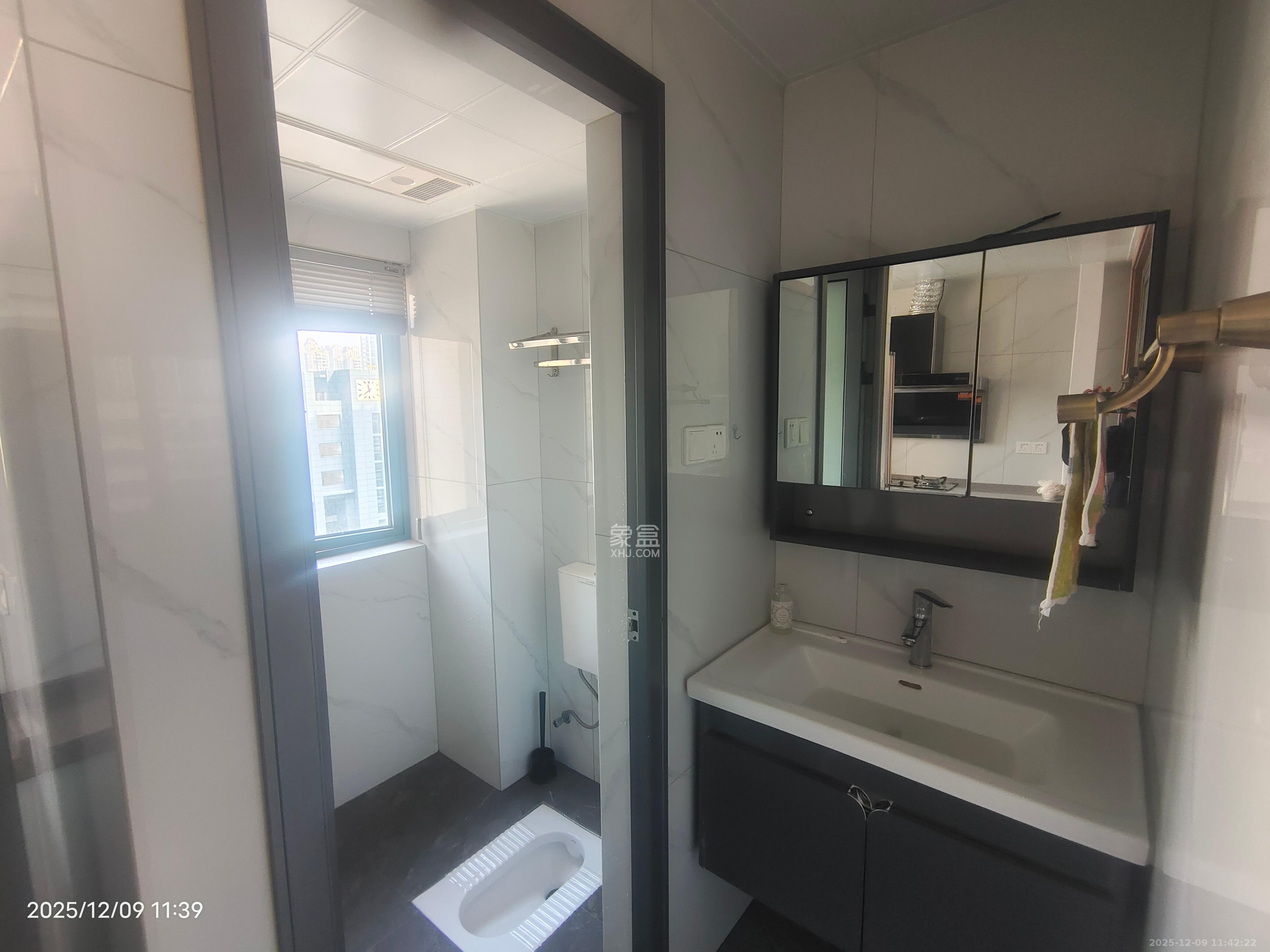 山水新城 3室2厅2卫 2500.0元/月 山水新城 3室2厅2卫 2500.0元/月室内图