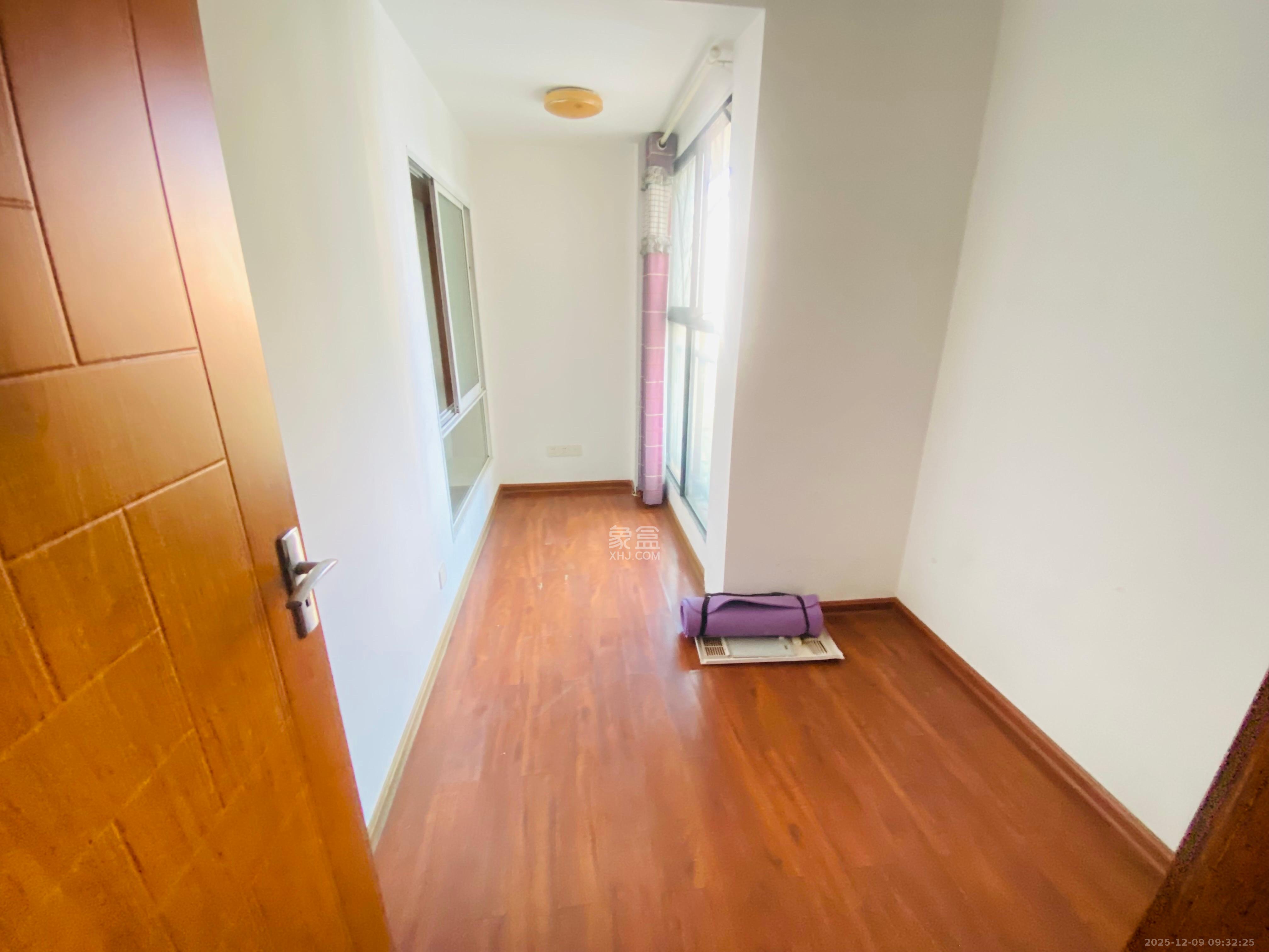 奥克斯广场  3室2厅1卫    2700.0元/月室内图