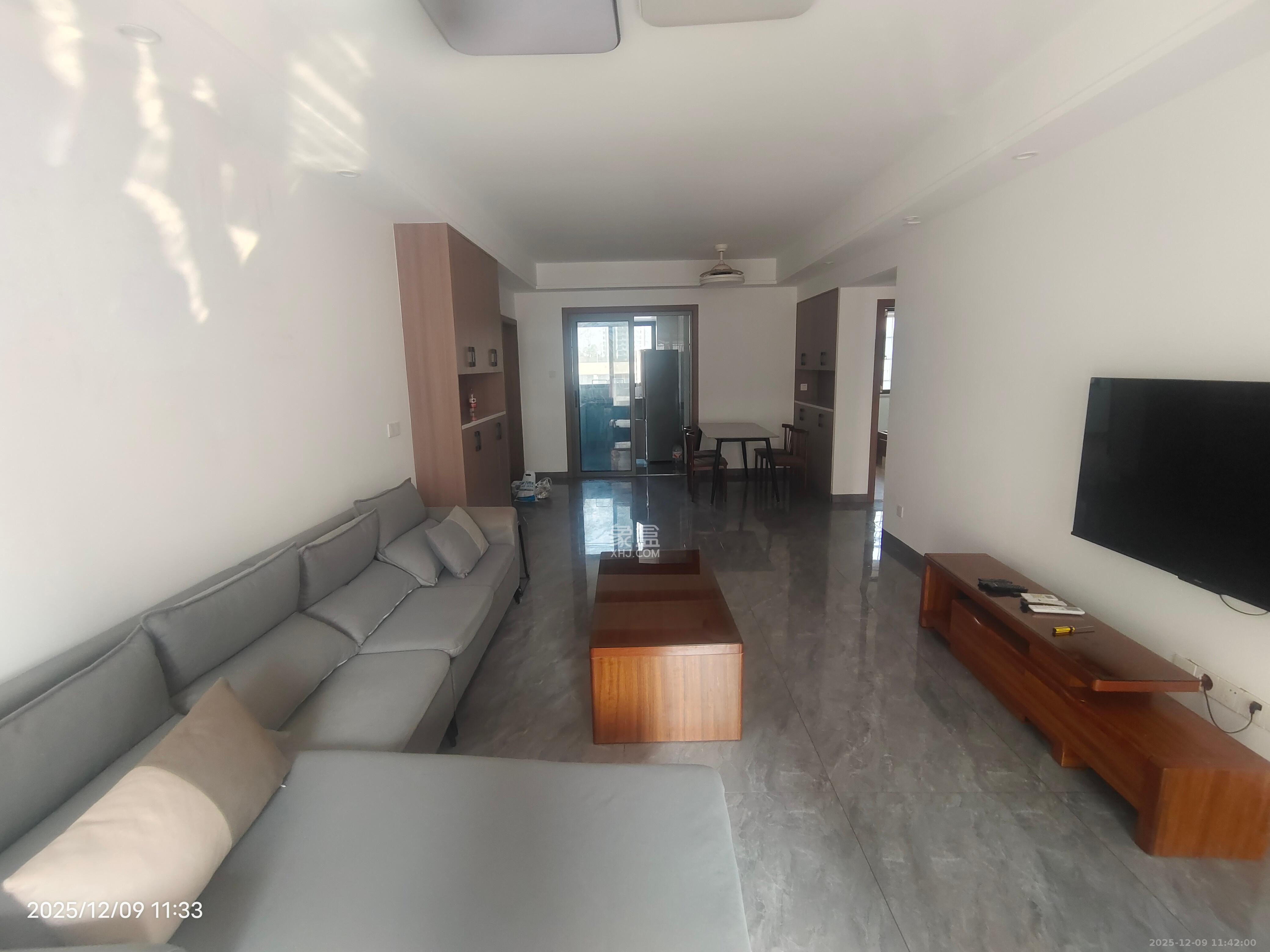 山水新城 3室2厅2卫 2500.0元/月 山水新城 3室2厅2卫 2500.0元/月室内图