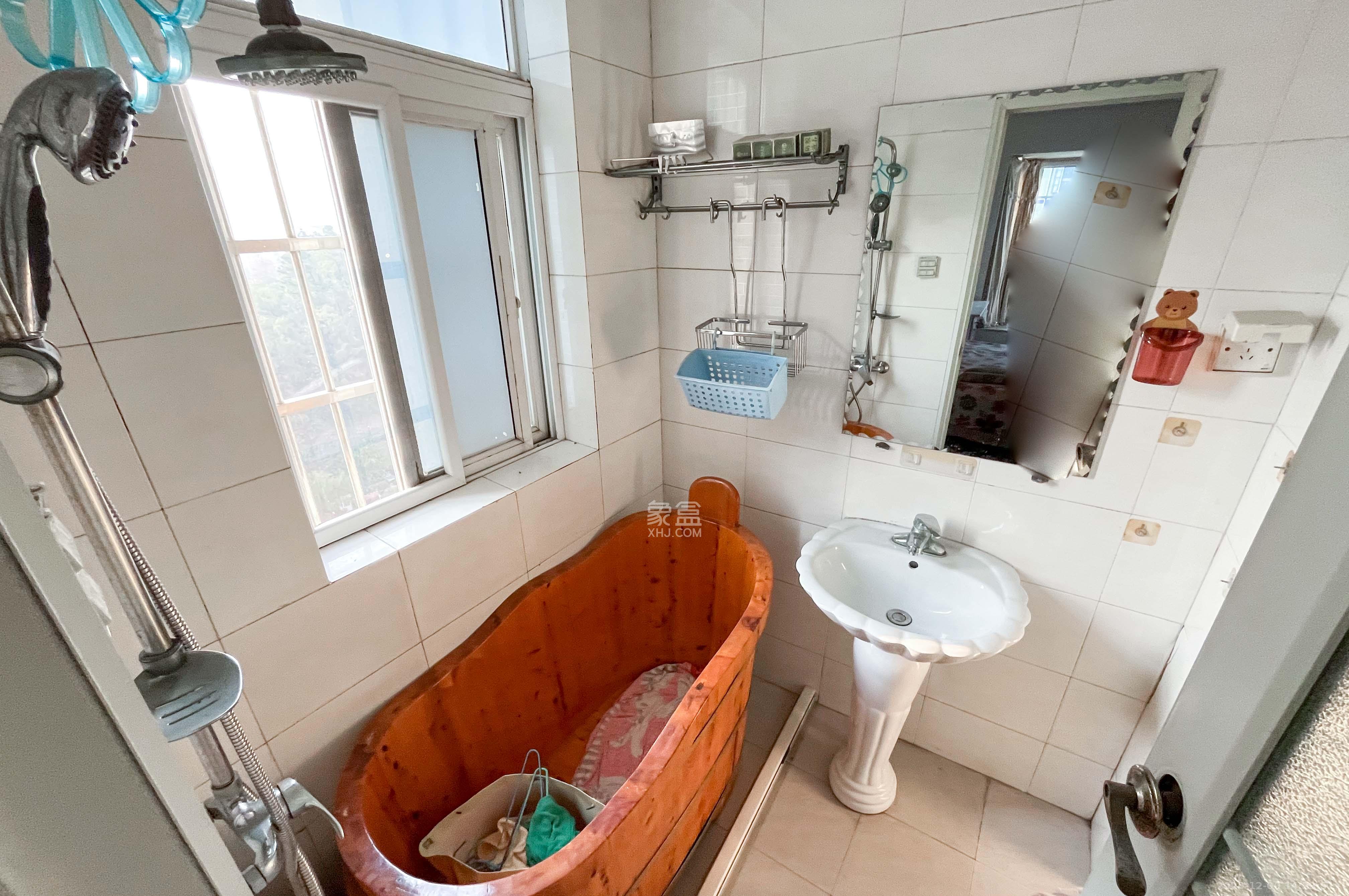 麓谷E家人 3室2厅2卫 80.0万 麓谷E家人 3室2厅2卫 80.0万卫生间