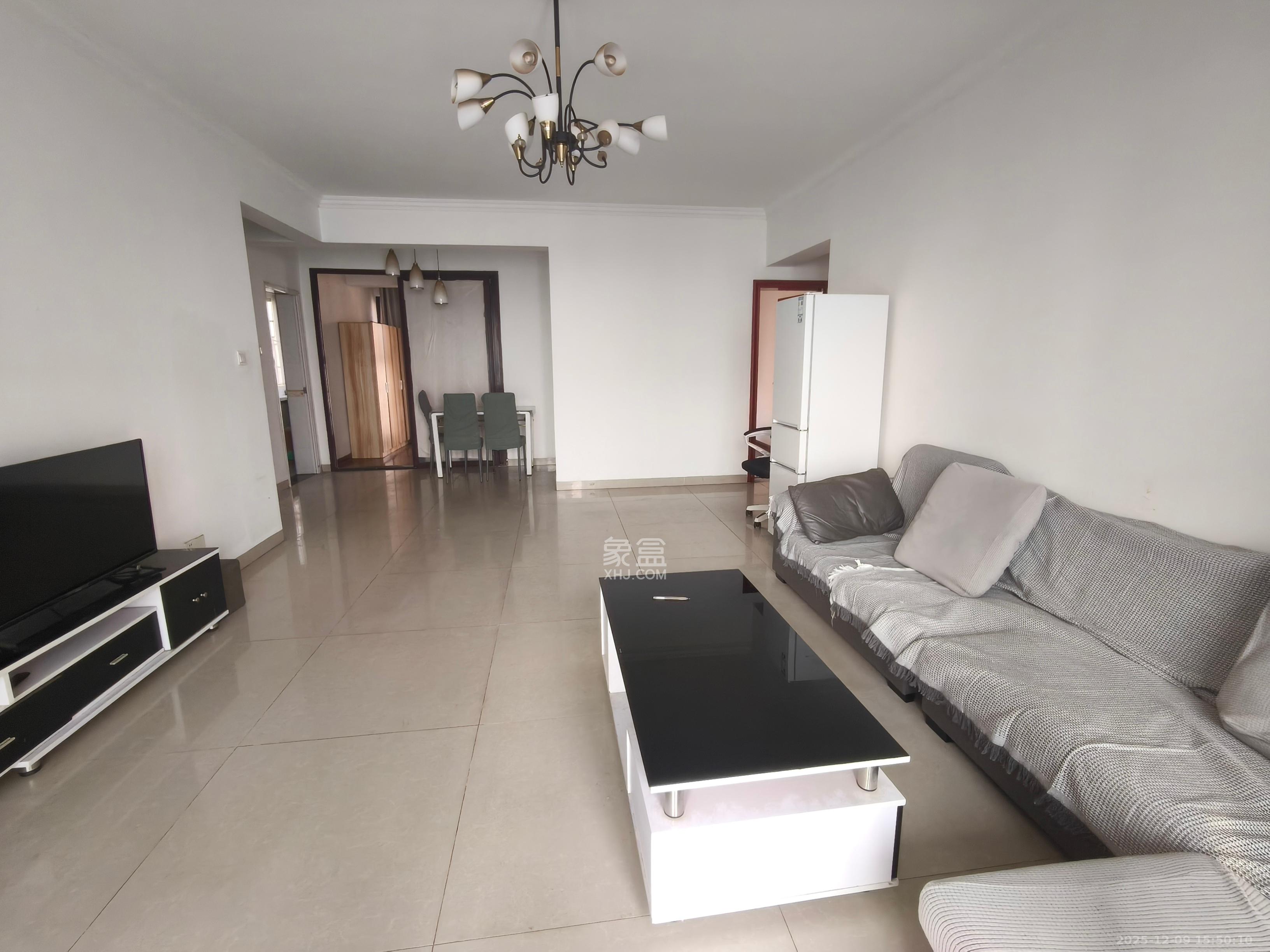 东方美地  4室2厅2卫    2600.0元/月