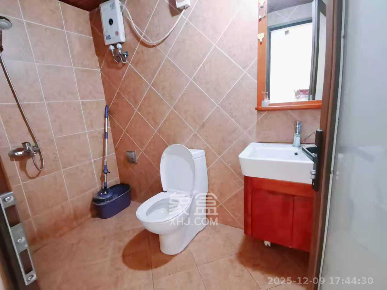 阳光100二期  1室1厅1卫    2000.0元/月室内图