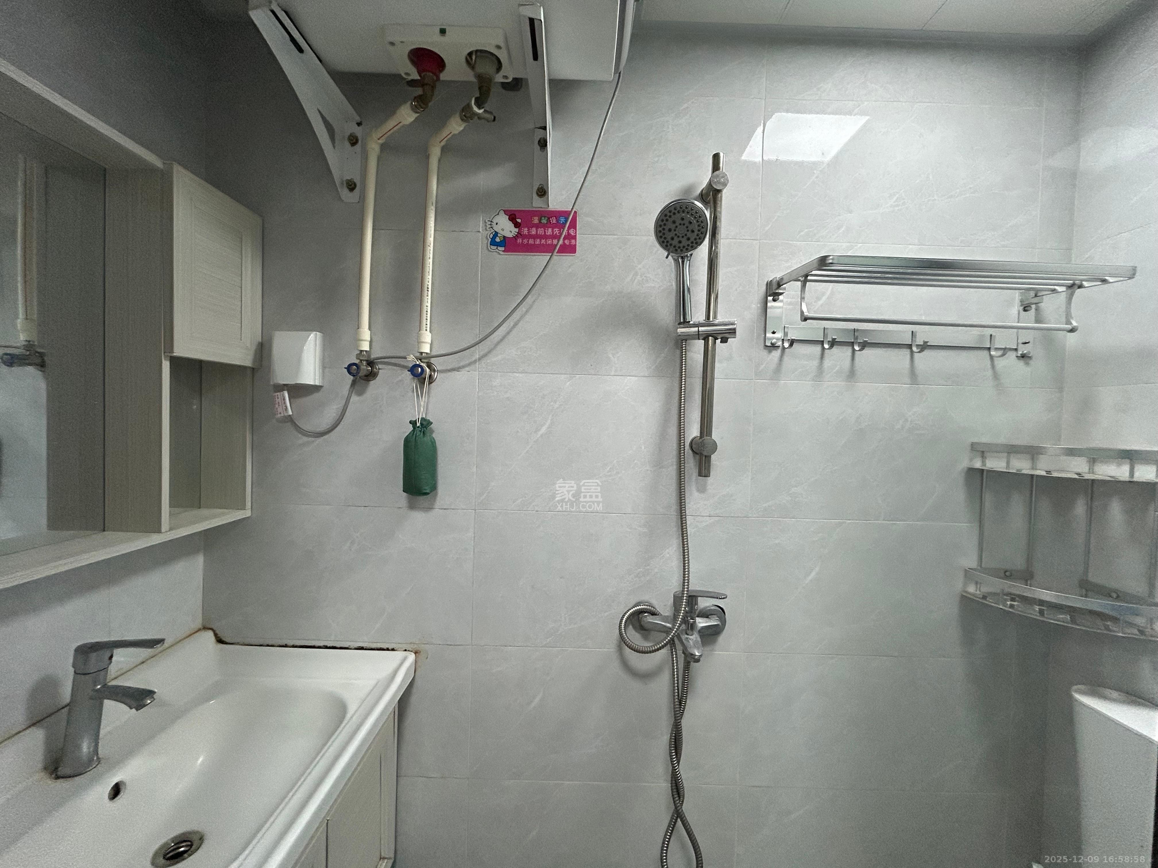 保利香槟国际  1室1厅1卫    1200.0元/月室内图