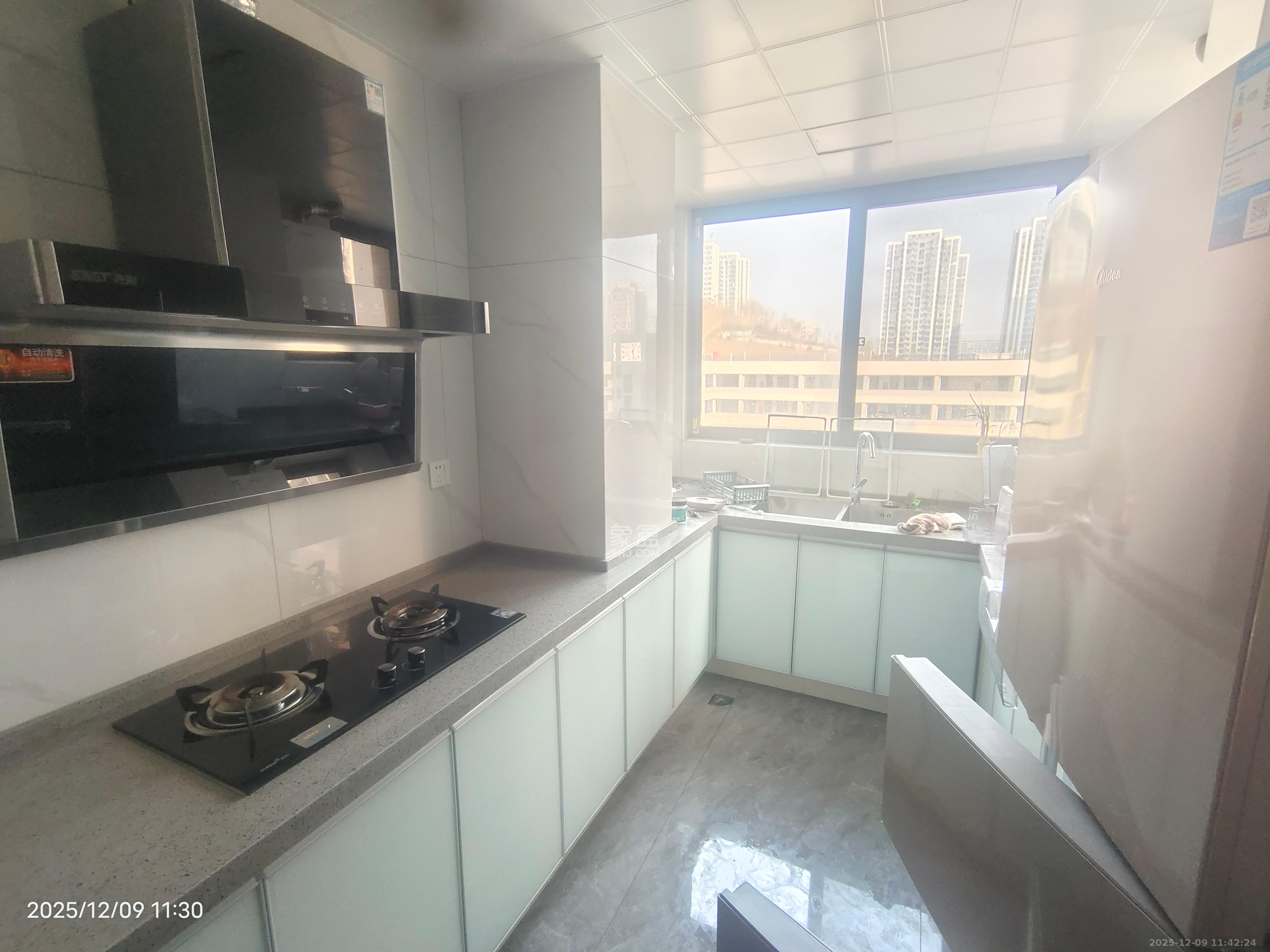 山水新城 3室2厅2卫 2500.0元/月 山水新城 3室2厅2卫 2500.0元/月室内图