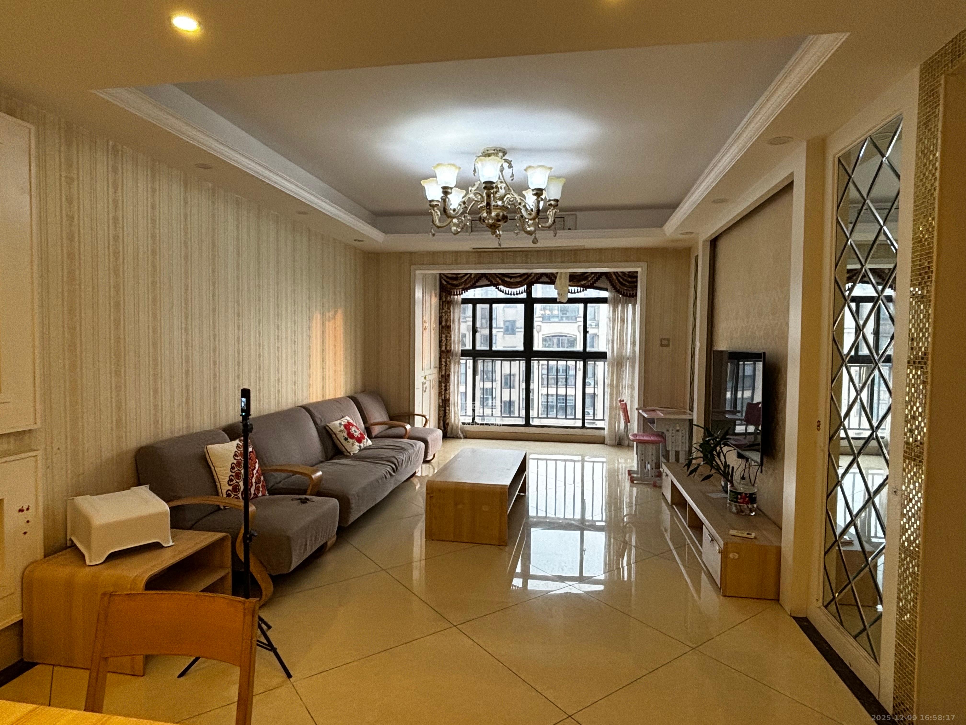 中建芙蓉嘉苑  3室2厅1卫    2200.0元/月