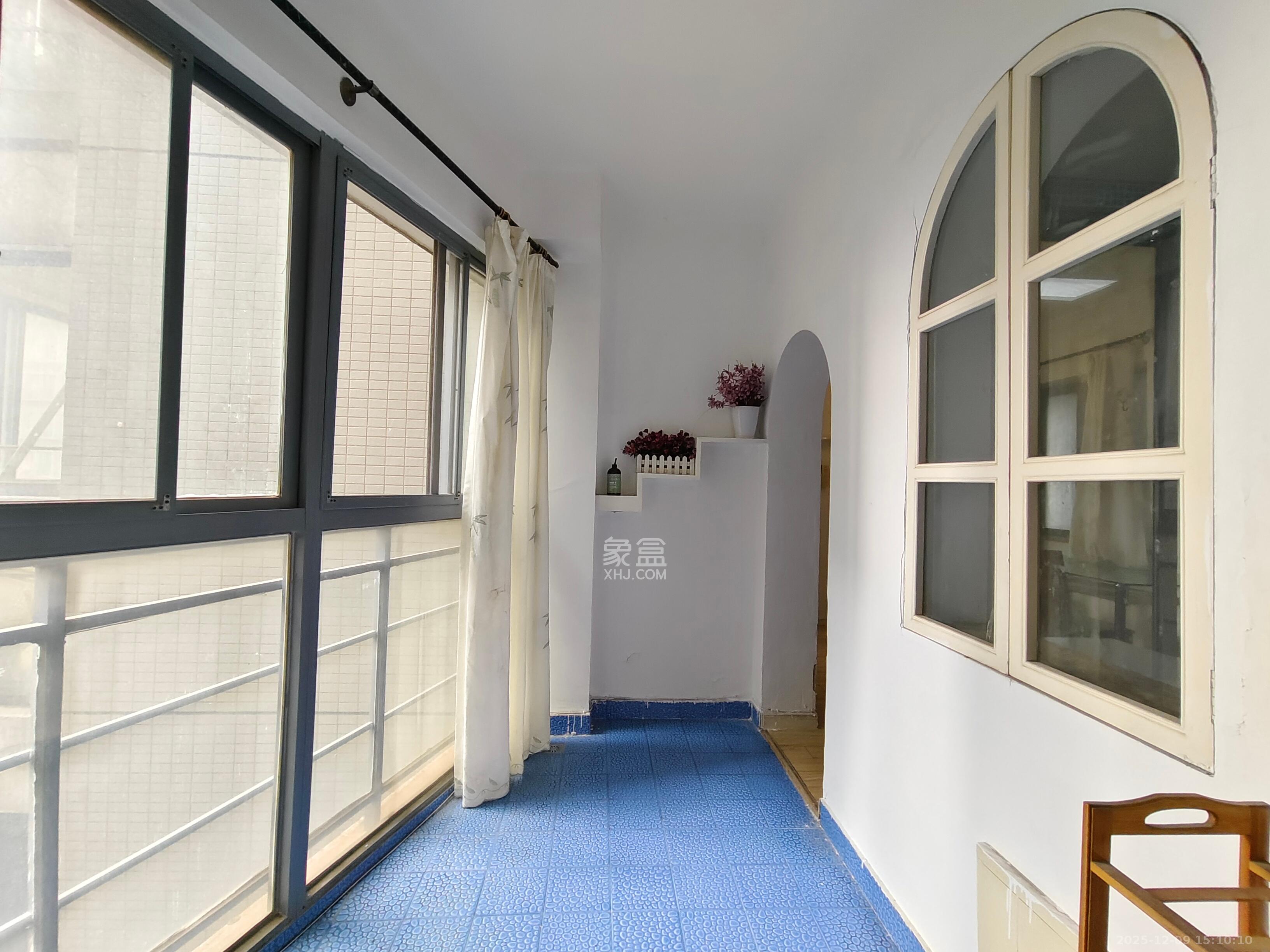 银港水晶城 2室2厅1卫 2200.0元/月 银港水晶城 2室2厅1卫 2200.0元/月室内图