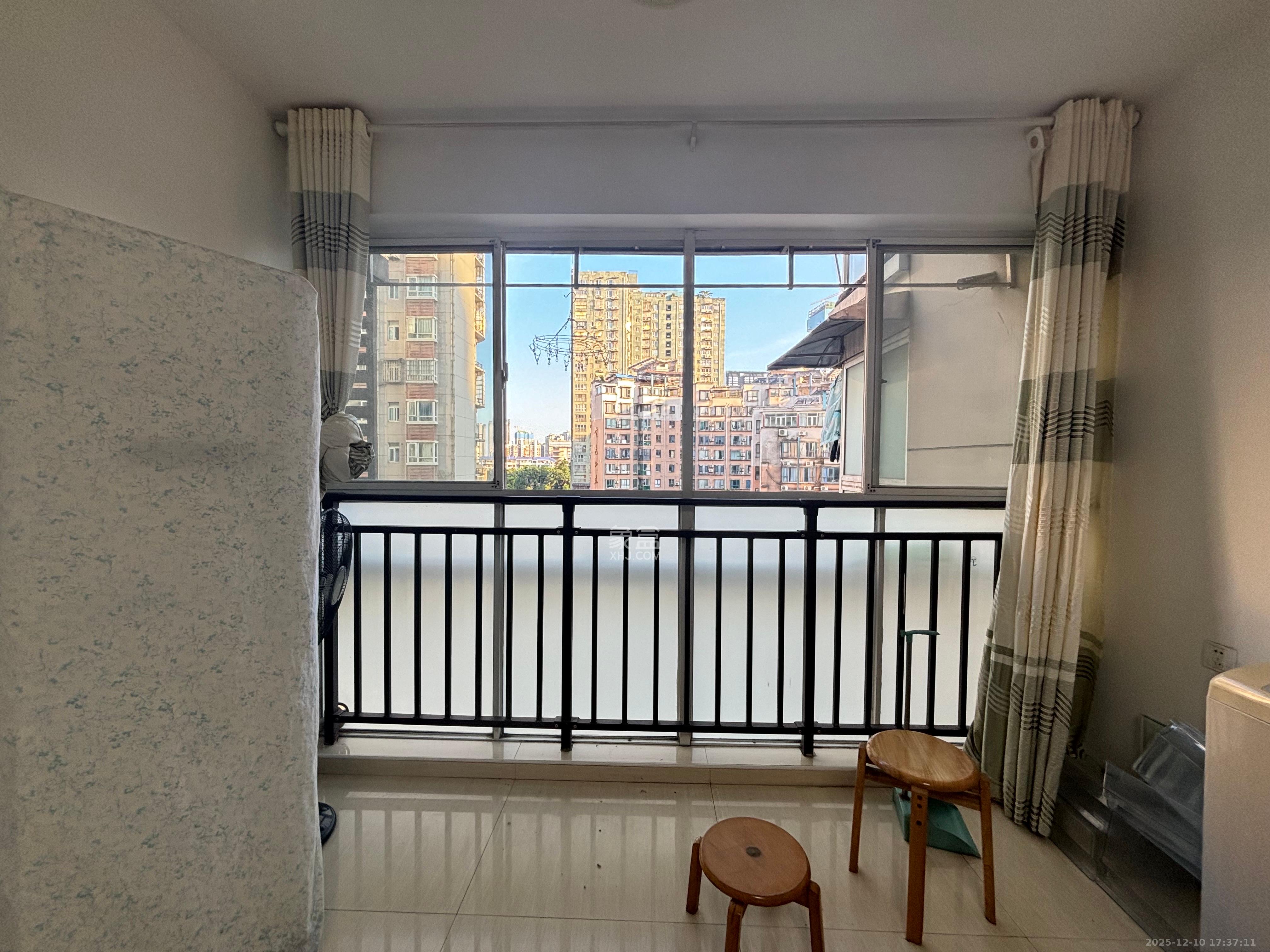 风华四季园  3室2厅1卫    2700.0元/月室内图