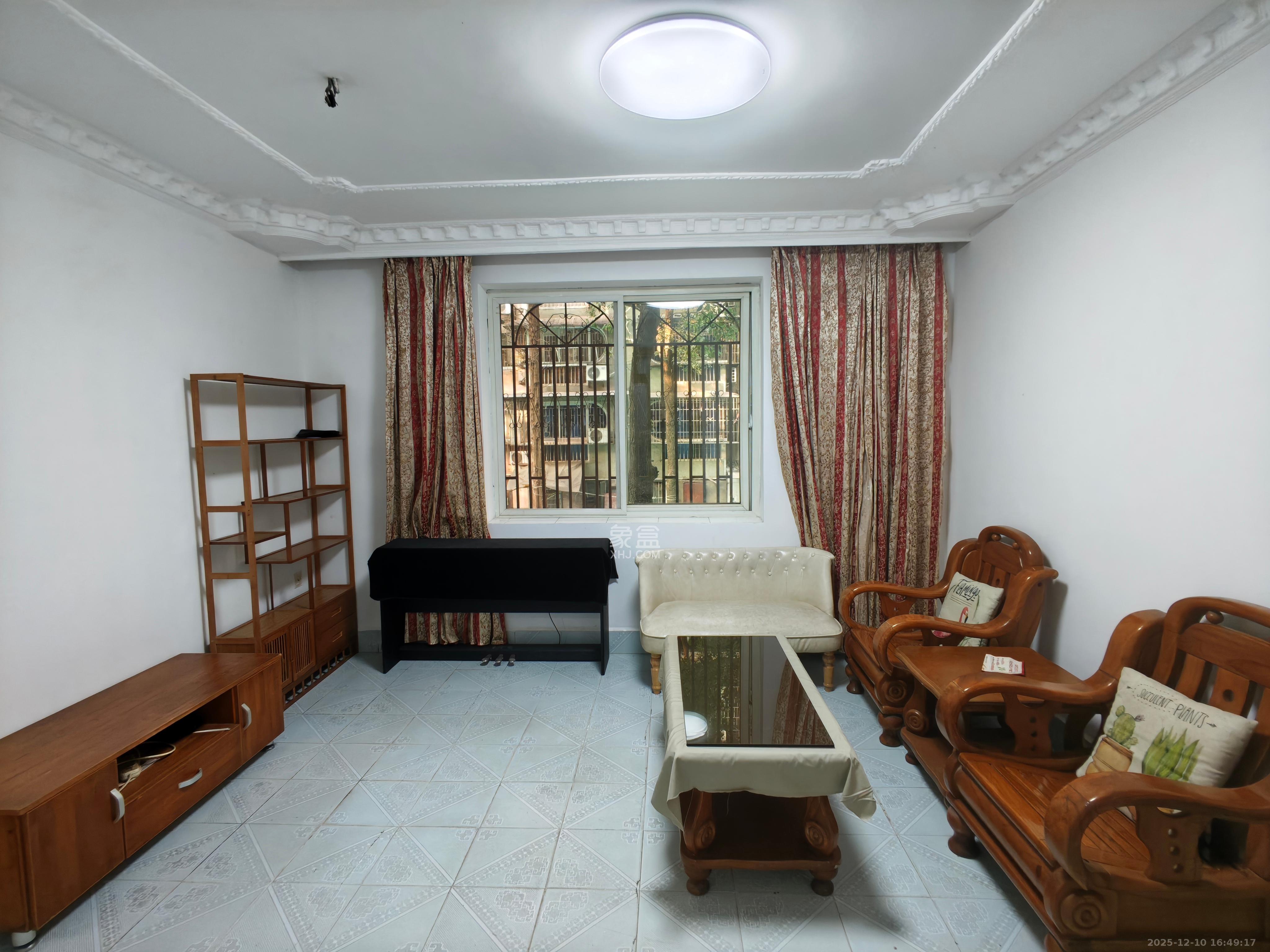 英才园三片  3室2厅1卫    2000.0元/月