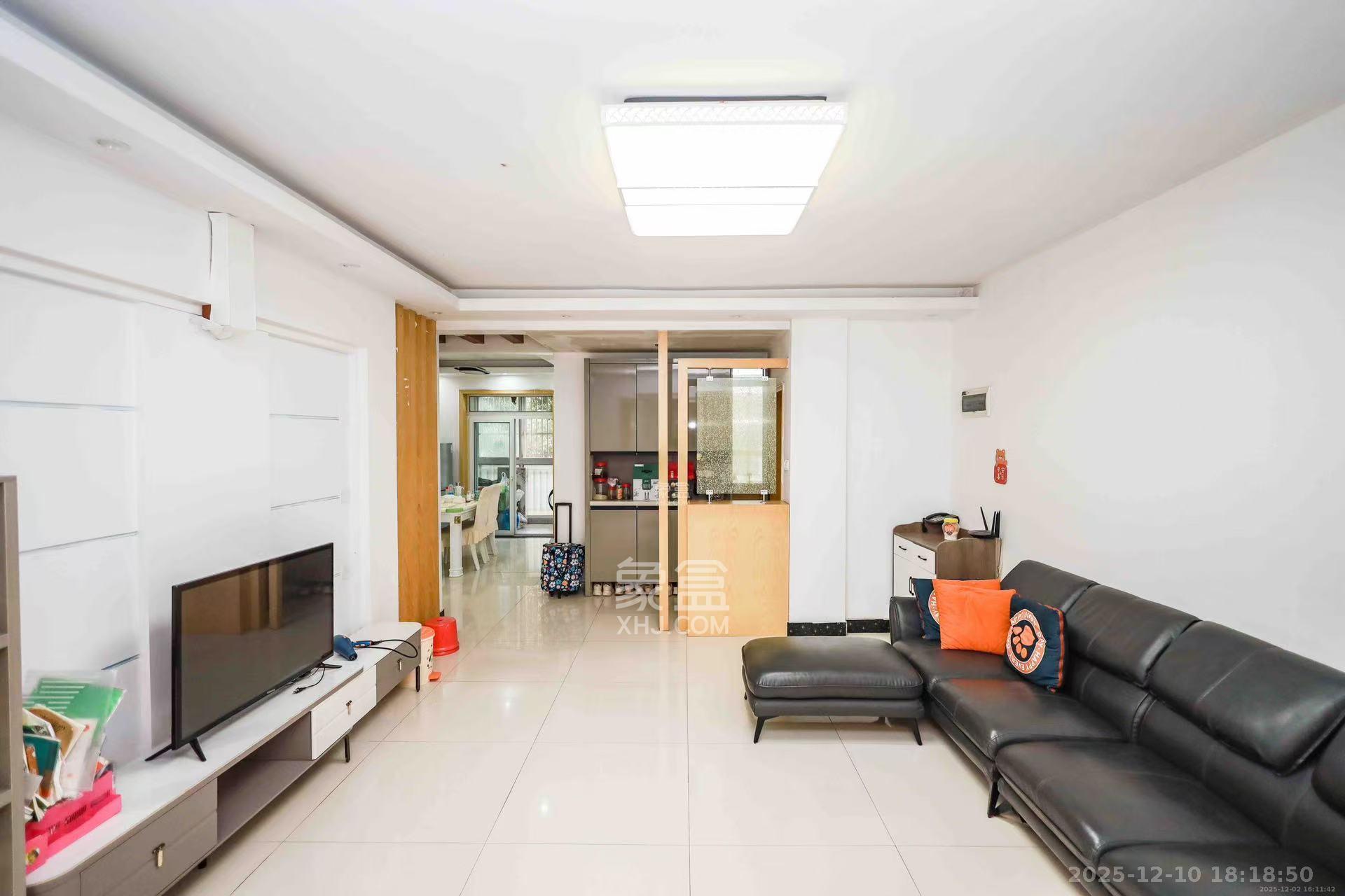 长房西郡 3室2厅2卫 2300.0元/月 长房西郡 3室2厅2卫 2300.0元/月室内图