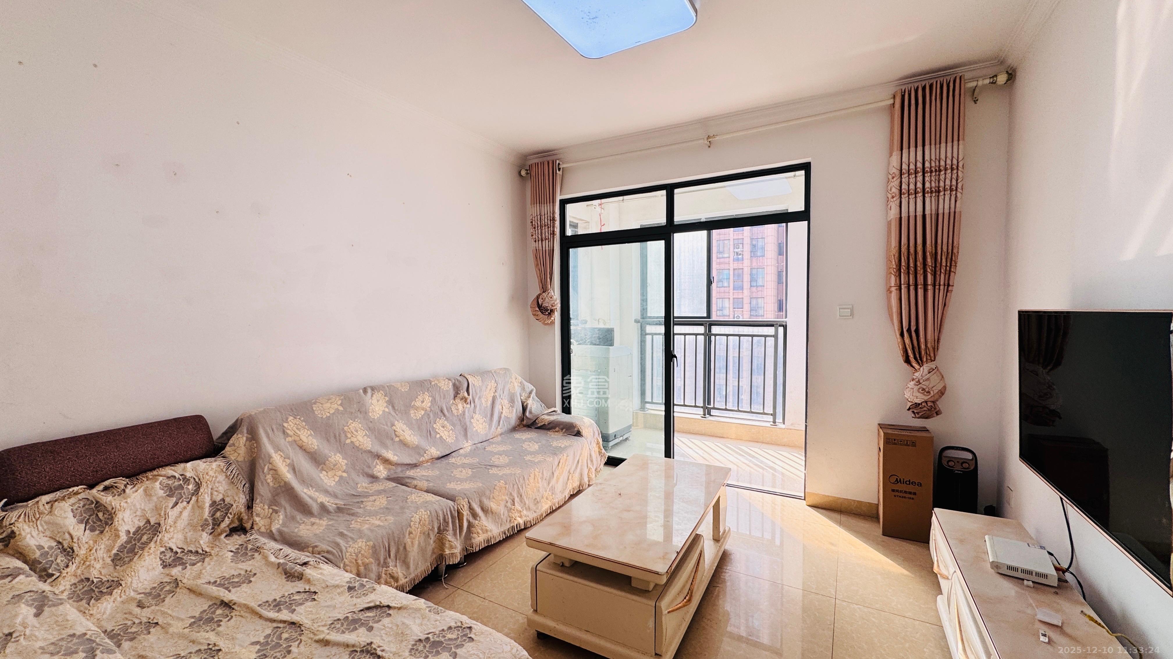 荣盛花语馨苑  2室2厅1卫    1900.0元/月