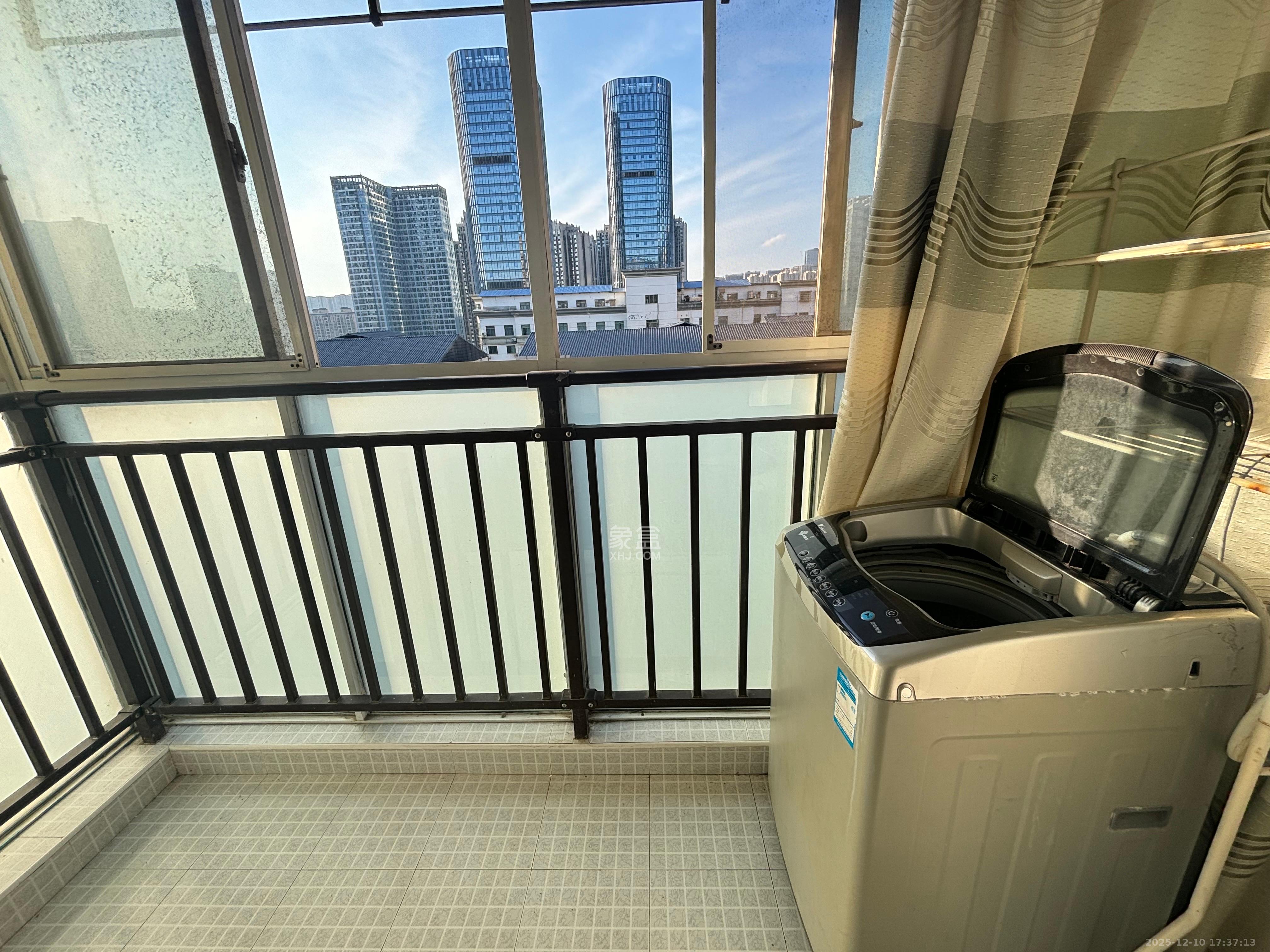 风华四季园  3室2厅1卫    2700.0元/月室内图