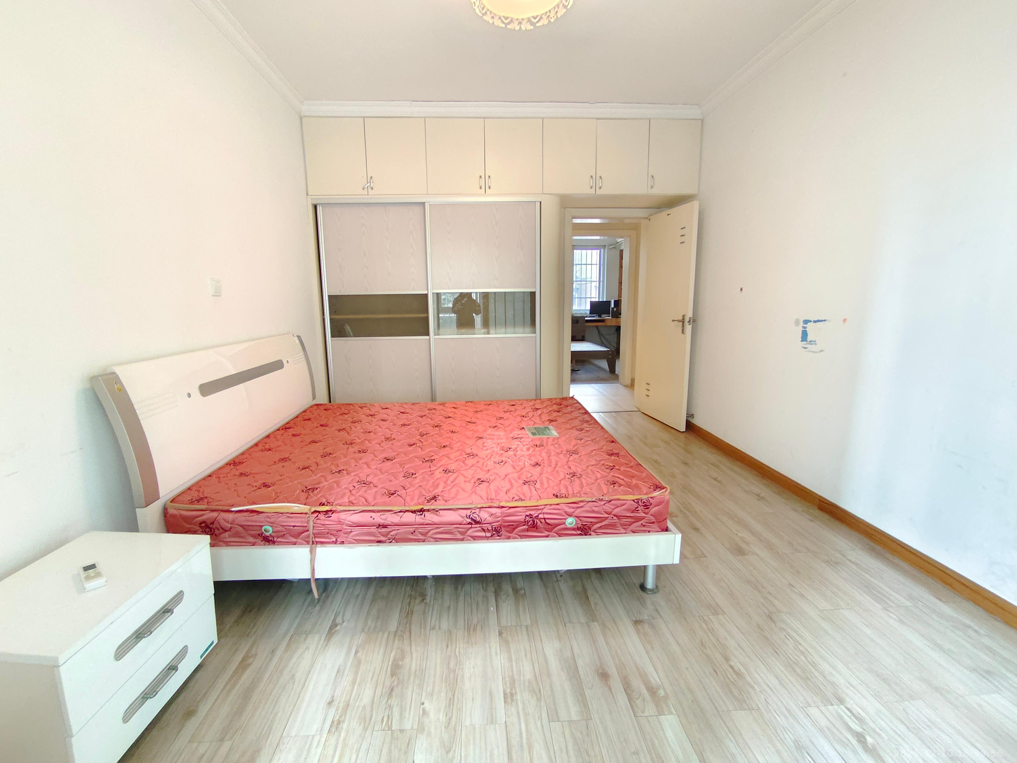 熹悦花都  4室2厅2卫    1500.0元/月室内图