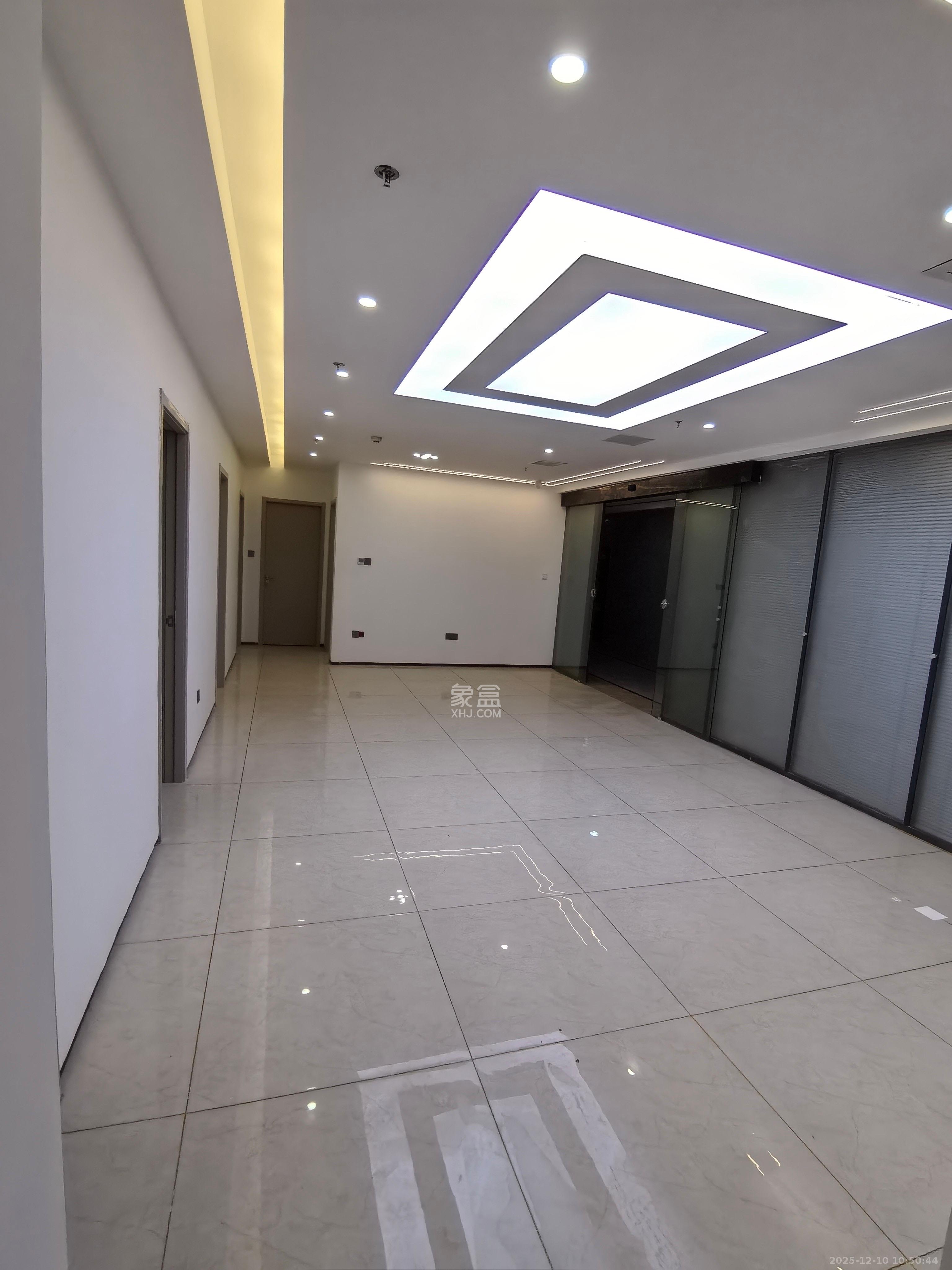 东盈商业广场（华泉城市广场）   200.0㎡      9500.0元/月