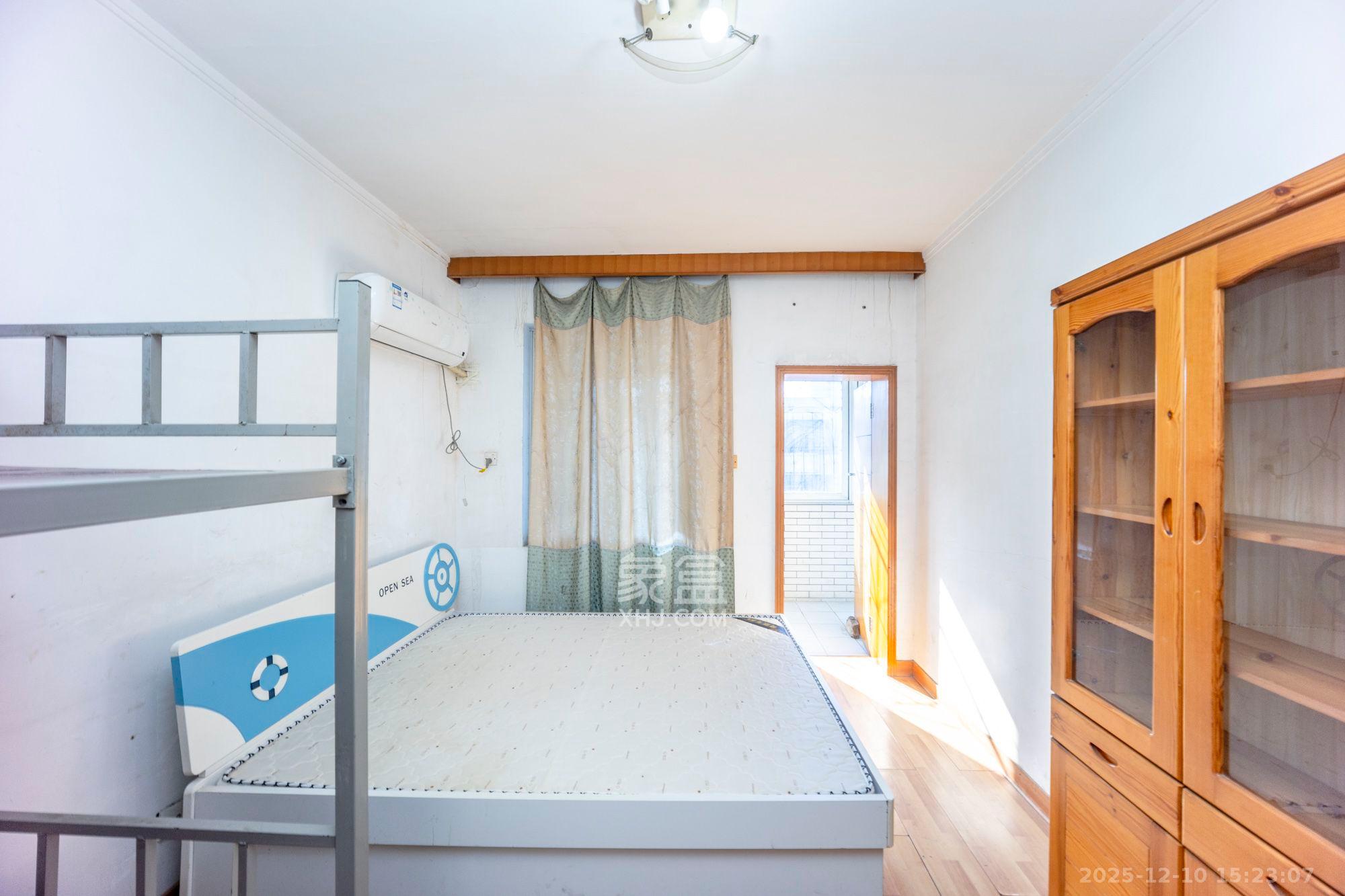 解放四村363号新族公寓 4室2厅1卫 2000.0元/月 解放四村363号新族公寓 4室2厅1卫 2000.0元/月室内图