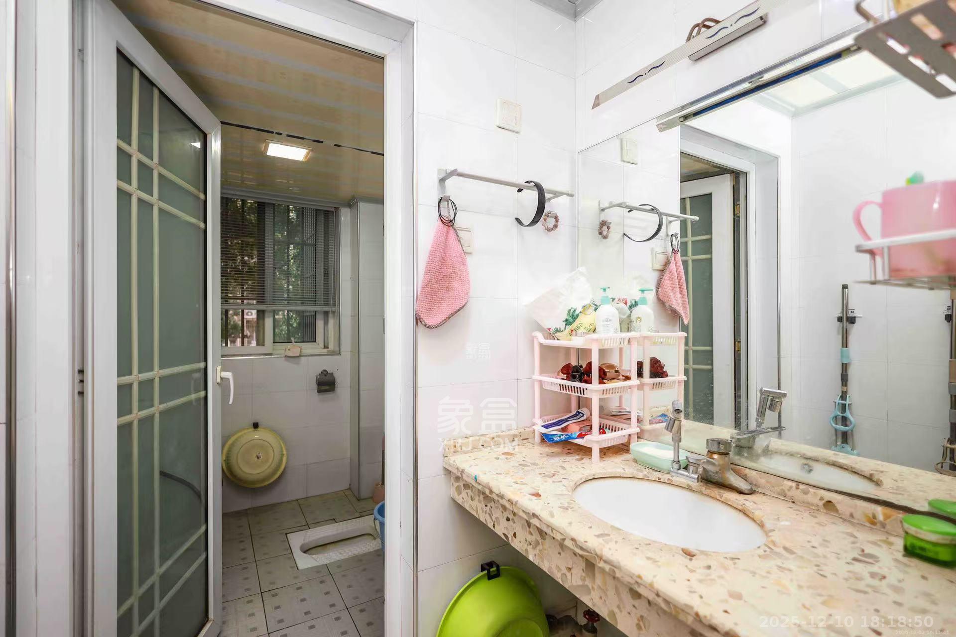 长房西郡  3室2厅2卫    2300.0元/月室内图