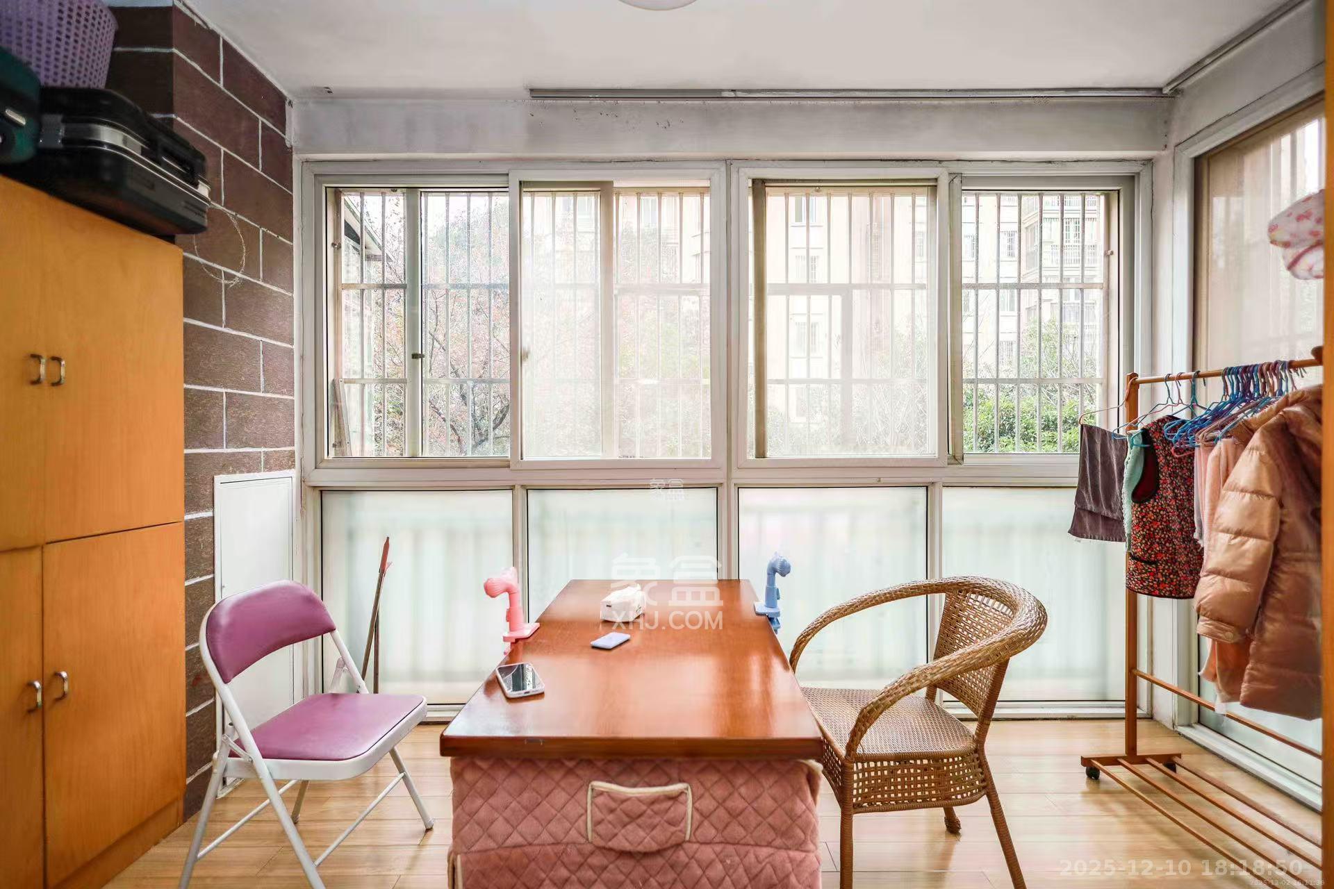 长房西郡 3室2厅2卫 2300.0元/月 长房西郡 3室2厅2卫 2300.0元/月室内图