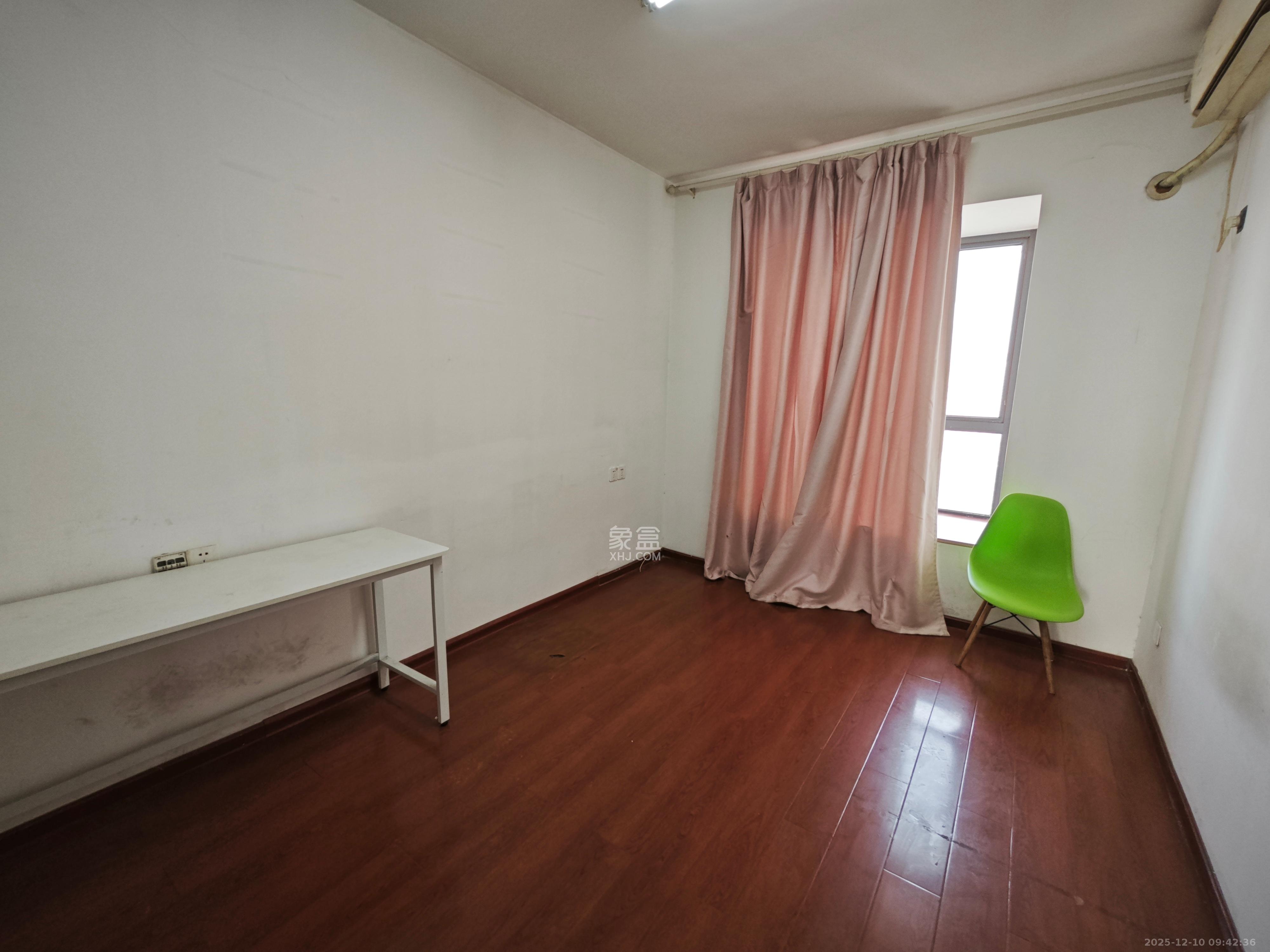 剑桥名门  3室2厅2卫    2300.0元/月室内图