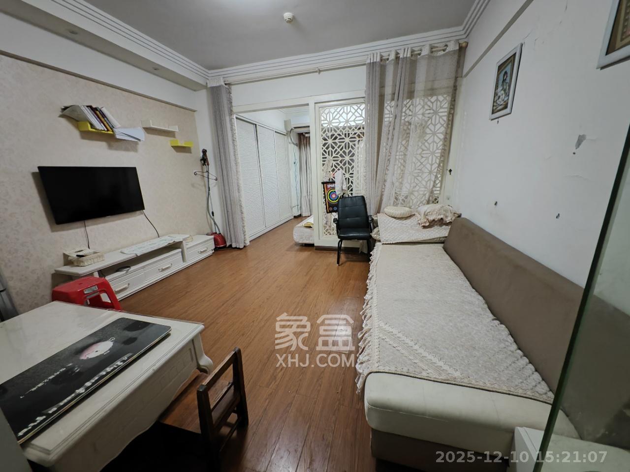 西子一间  1室1厅1卫    1600.0元/月