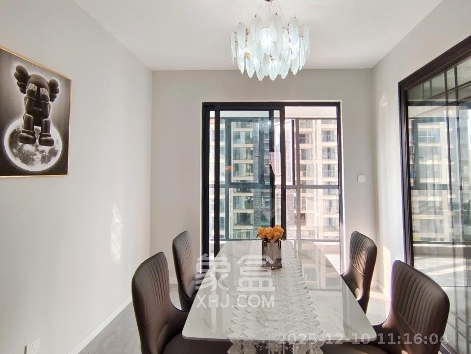 长房岭秀时代 4室2厅2卫 3500.0元/月 长房岭秀时代 4室2厅2卫 3500.0元/月室内图