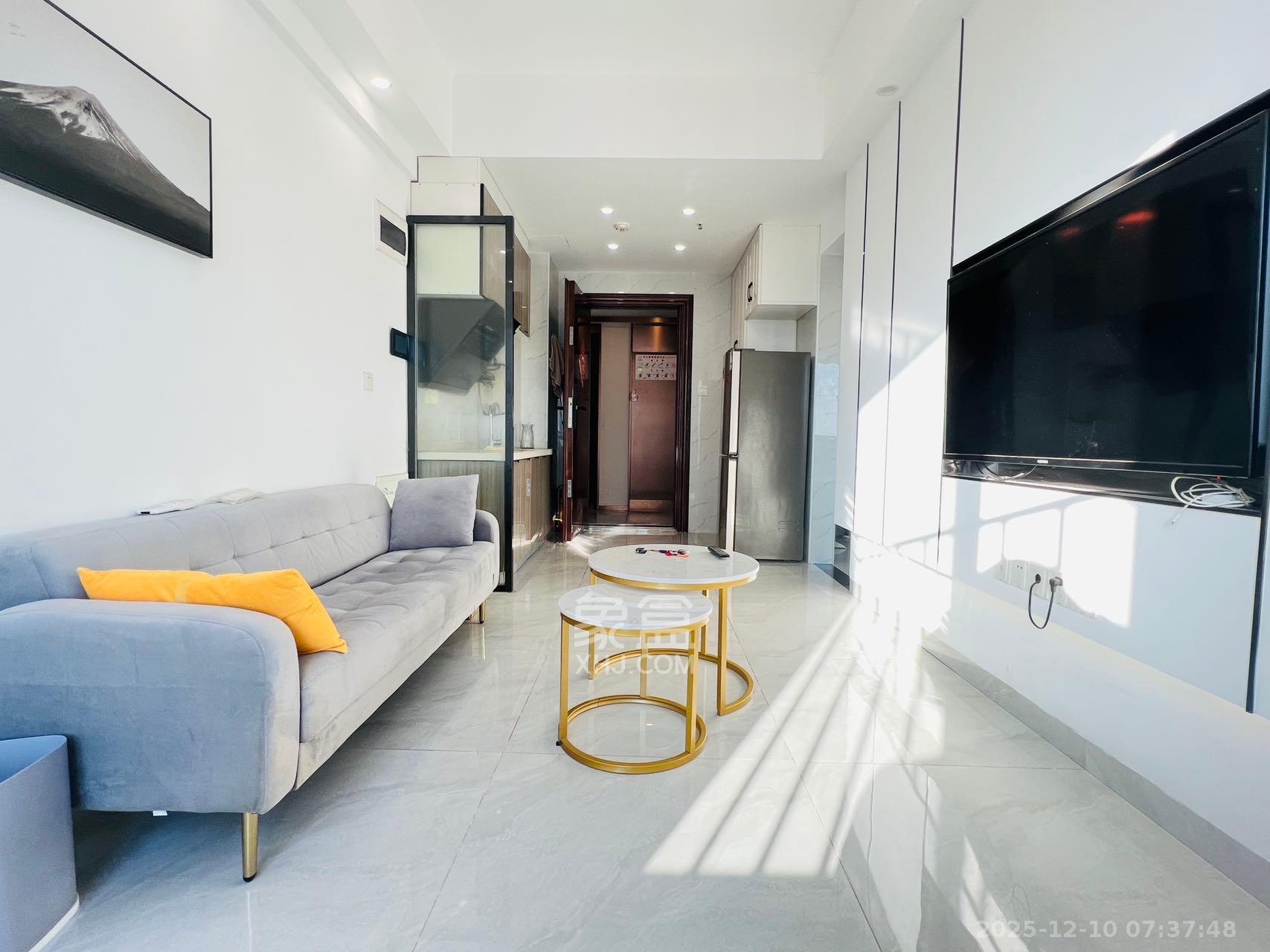 复地星光天地  1室0厅0卫    2000.0元/月