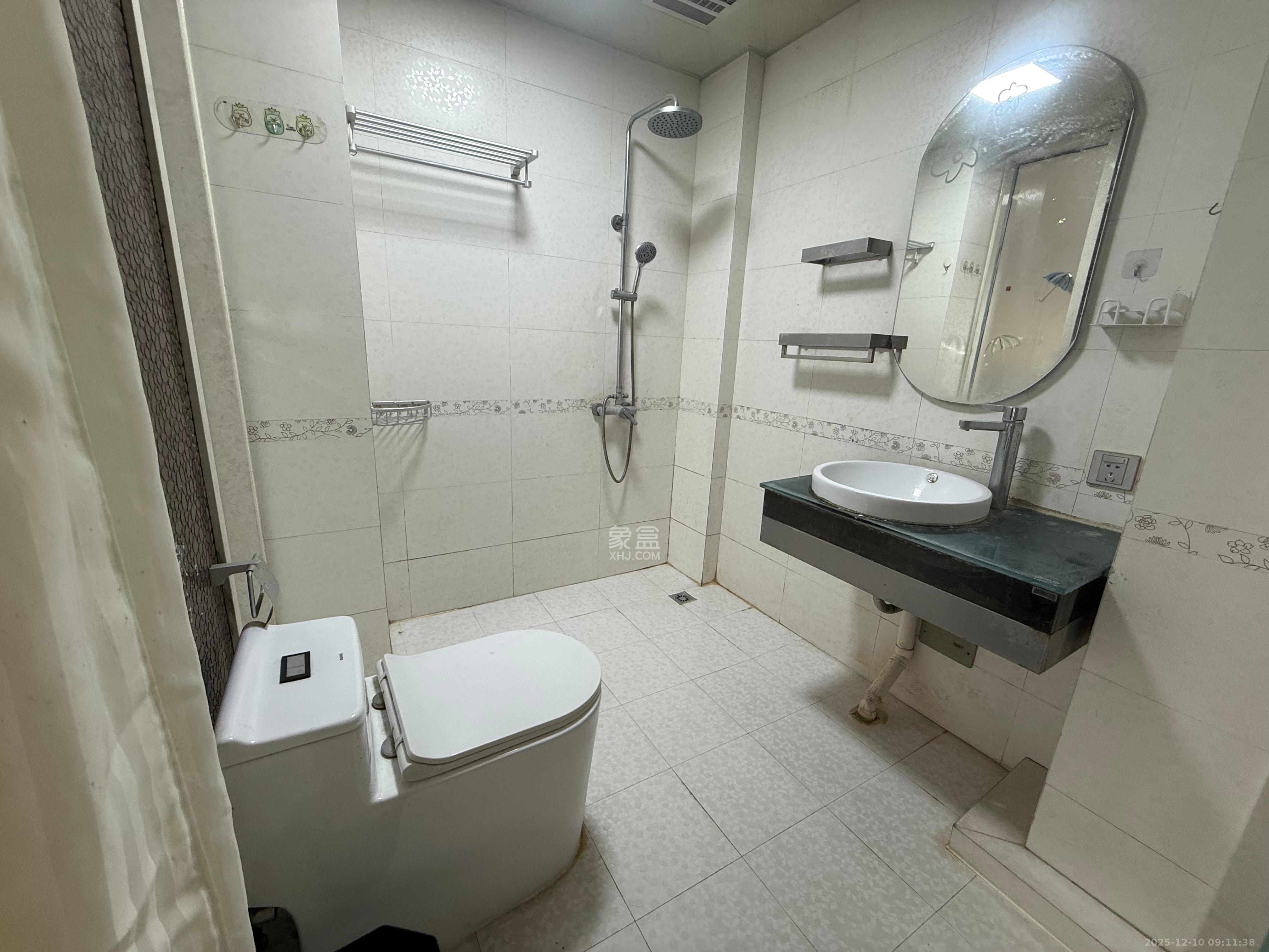 郡原广场  3室2厅2卫    3200.0元/月室内图