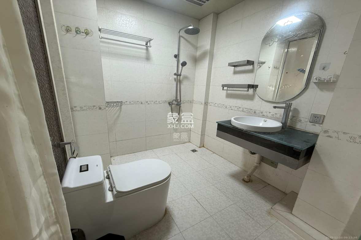 郡原广场 3室2厅2卫 3200.0元/月 郡原广场 3室2厅2卫 3200.0元/月室内图