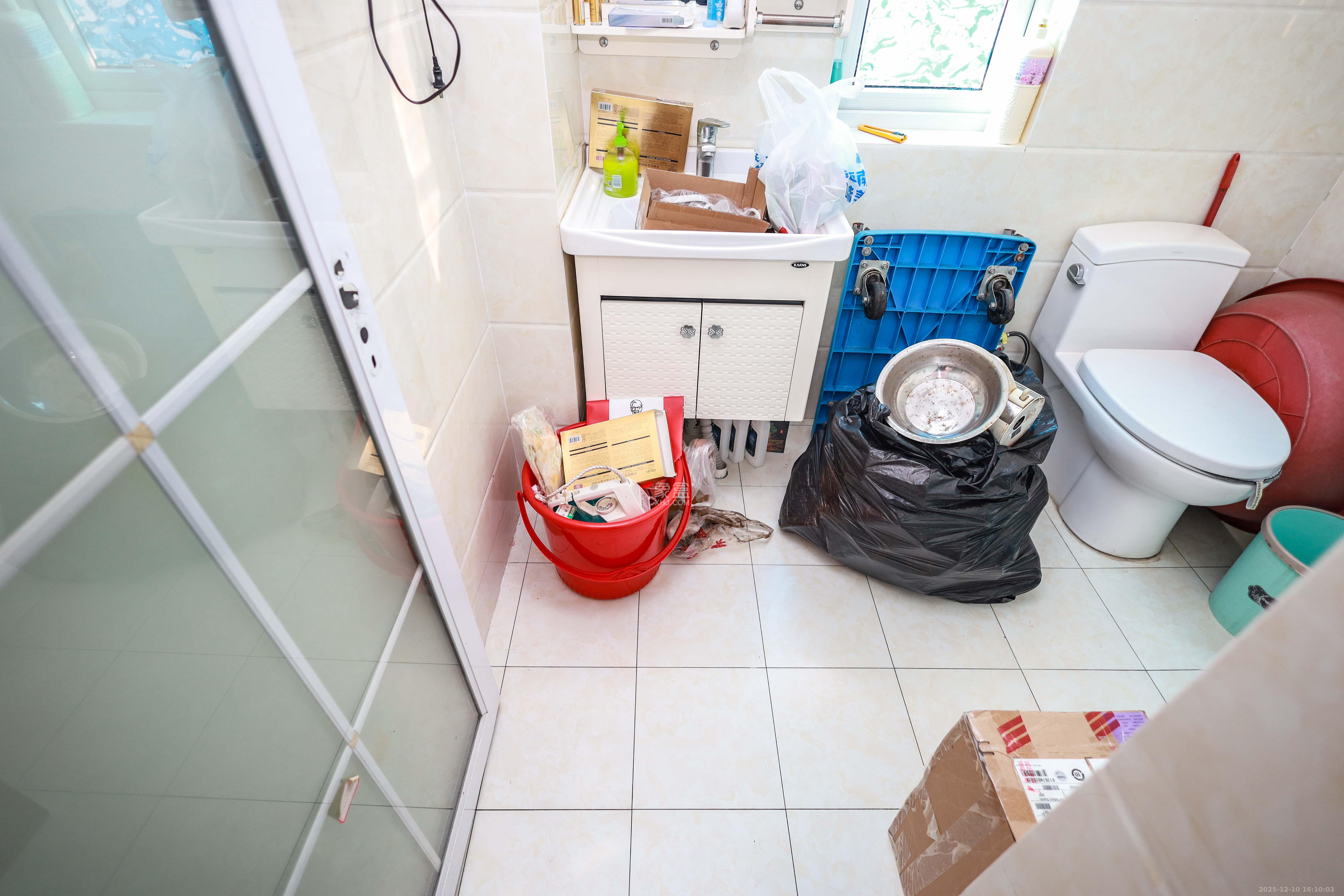 天麓尚层  3室2厅2卫    70.0万卫生间