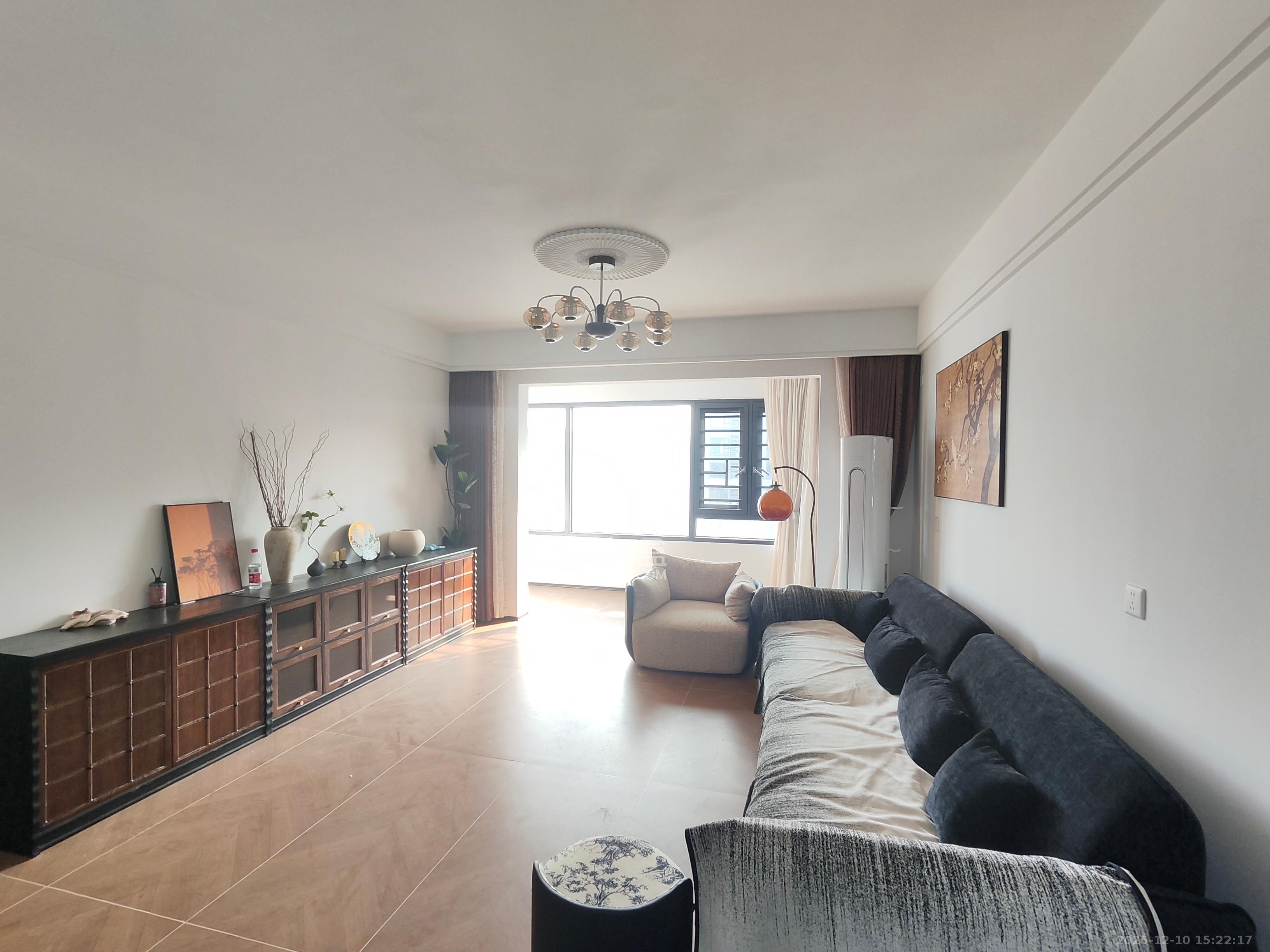 诺德滨江逸园（中铁逸园）  4室2厅2卫    3800.0元/月