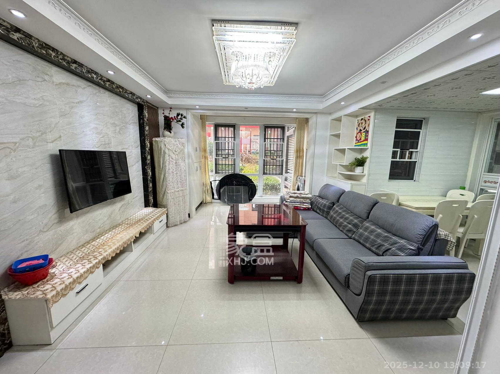 丽发新城  3室2厅1卫    2100.0元/月