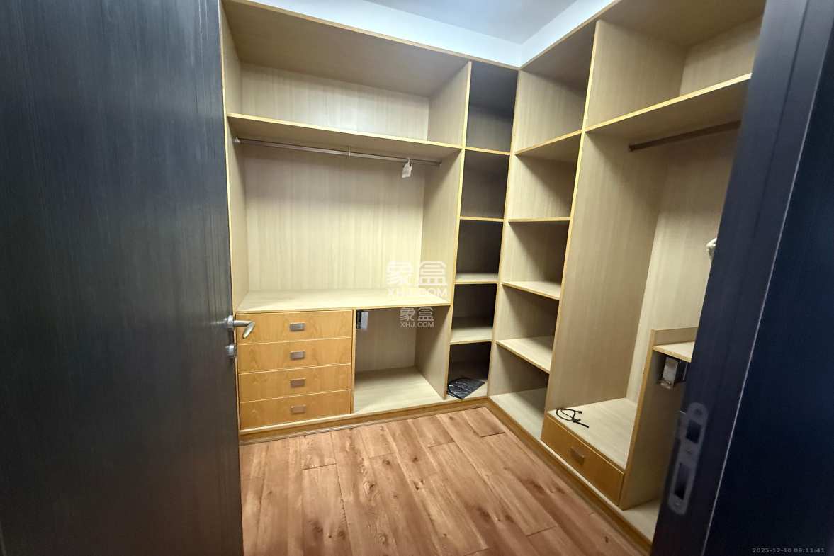 郡原广场 3室2厅2卫 3200.0元/月 郡原广场 3室2厅2卫 3200.0元/月室内图