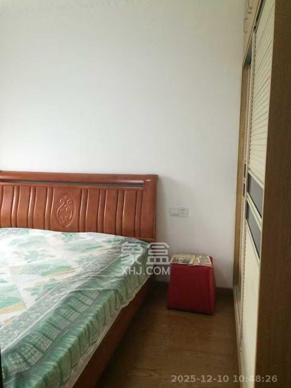 山水誉峰  3室2厅1卫    3500.0元/月室内图