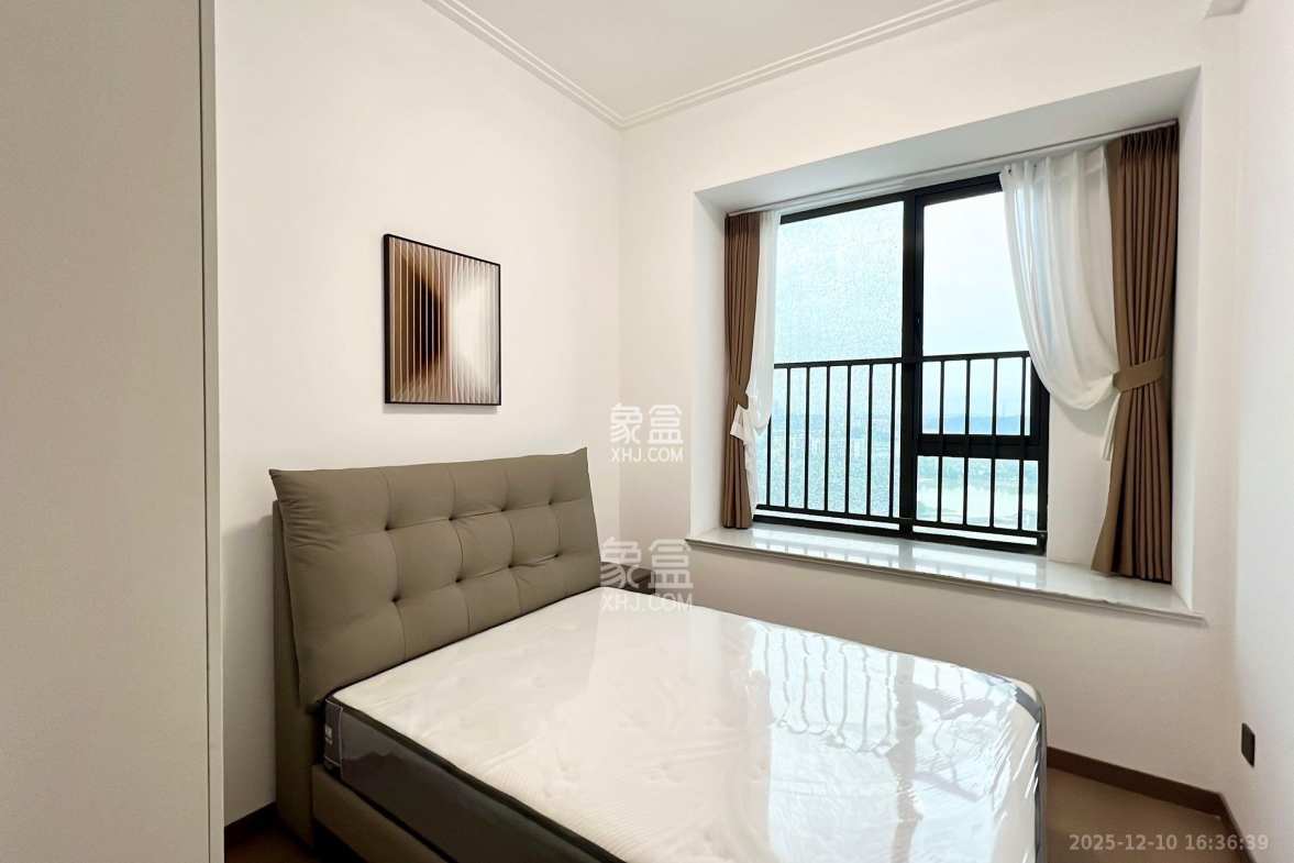 绿地V岛 3室2厅2卫 4500.0元/月 绿地V岛 3室2厅2卫 4500.0元/月室内图