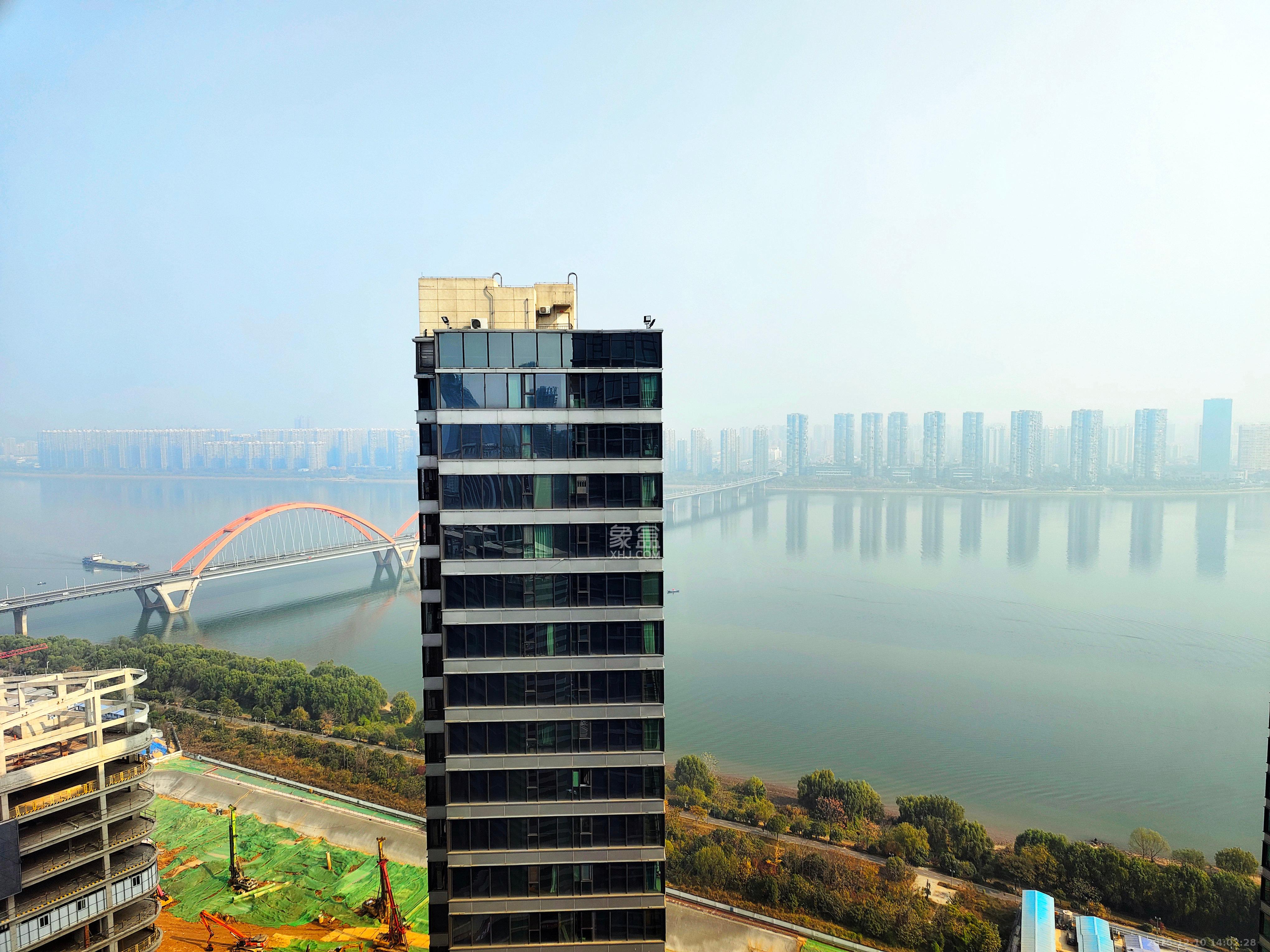 远洋外滩壹号  1室0厅0卫    2700.0元/月