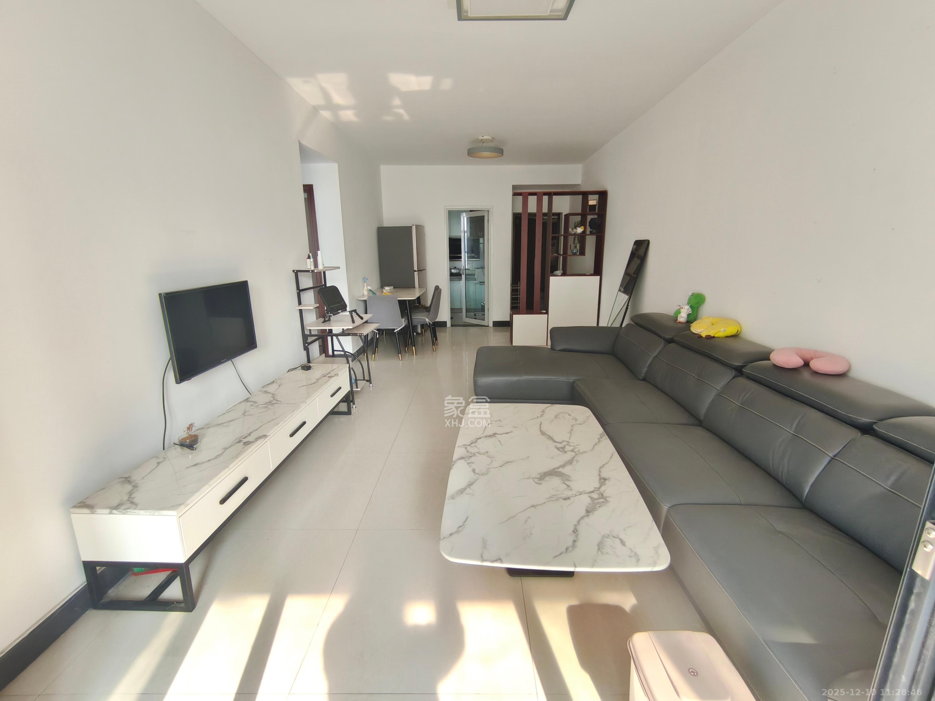 钰龙天下一期  2室2厅1卫    2200.0元/月