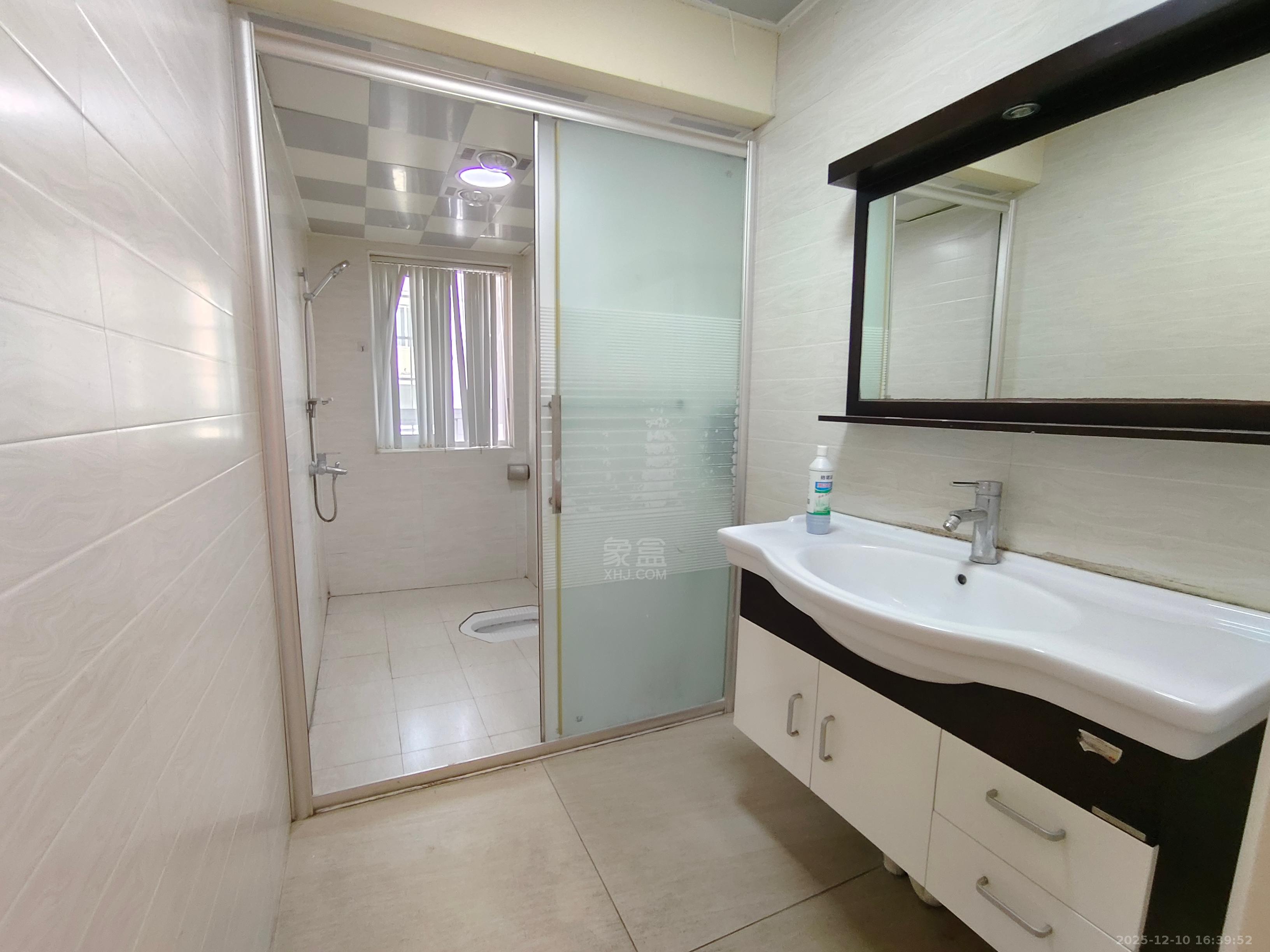 熹悦花都  4室2厅2卫    1500.0元/月室内图