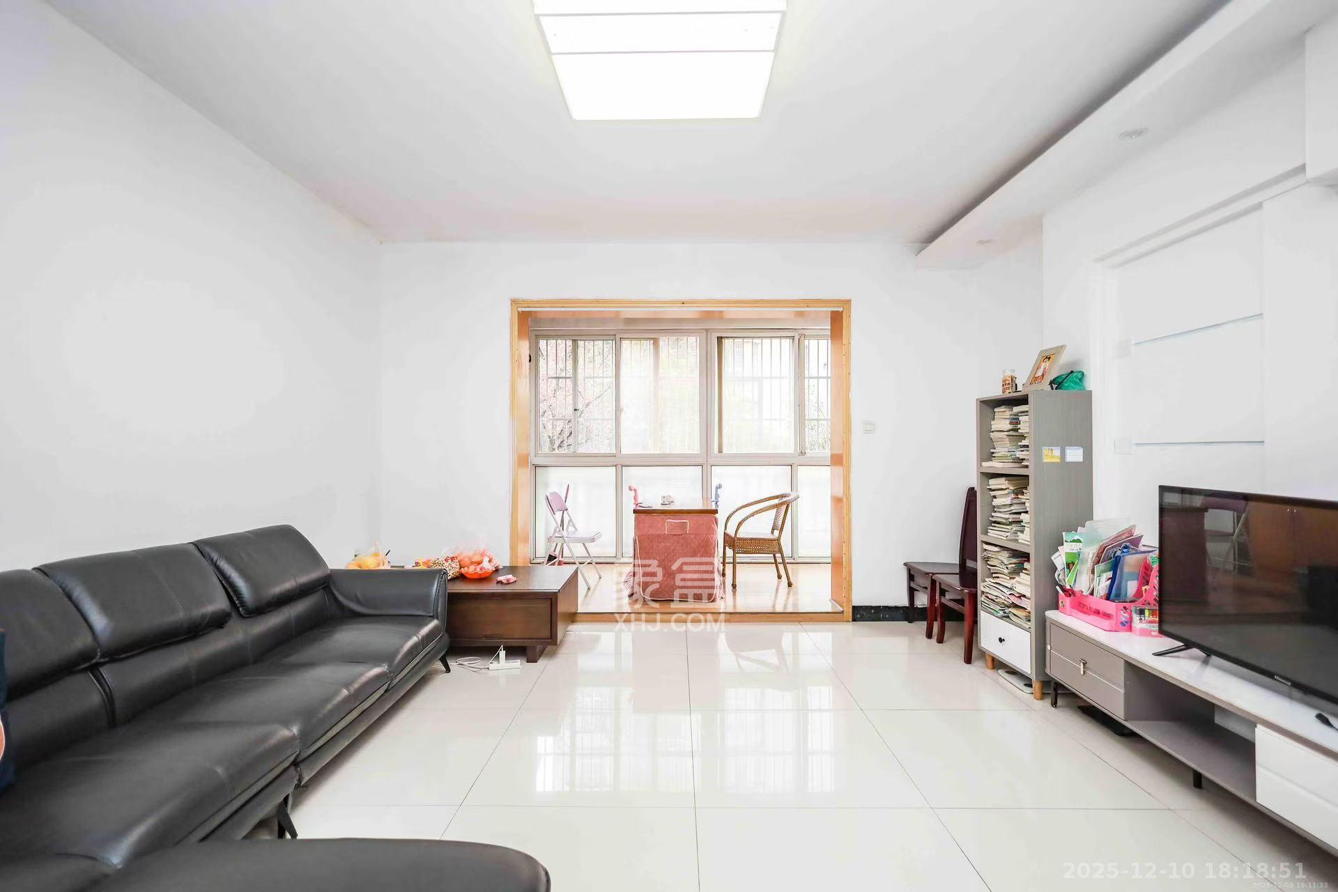 长房西郡 3室2厅2卫 2300.0元/月 长房西郡 3室2厅2卫 2300.0元/月室内图