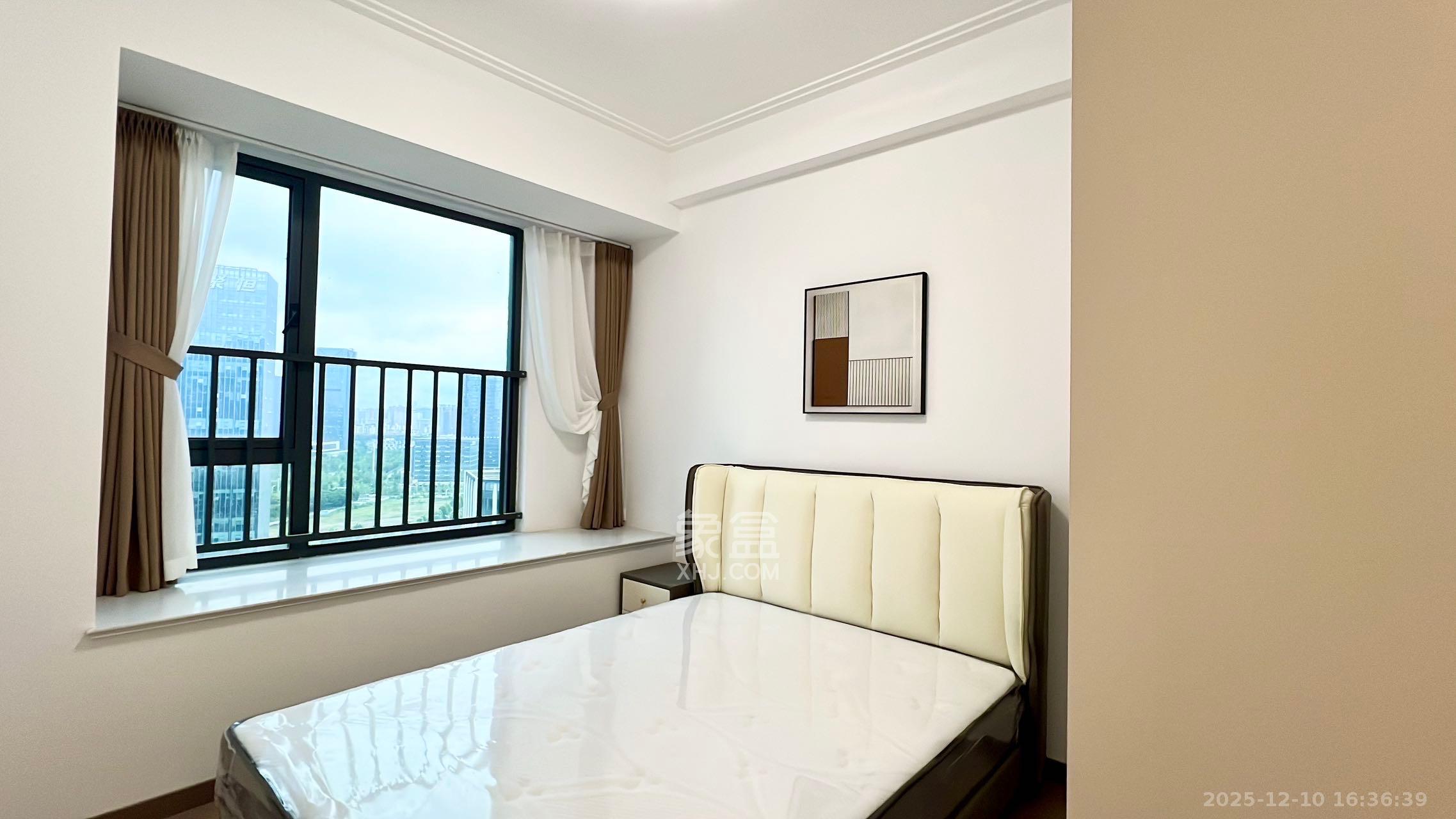 绿地V岛  3室2厅2卫    4500.0元/月室内图