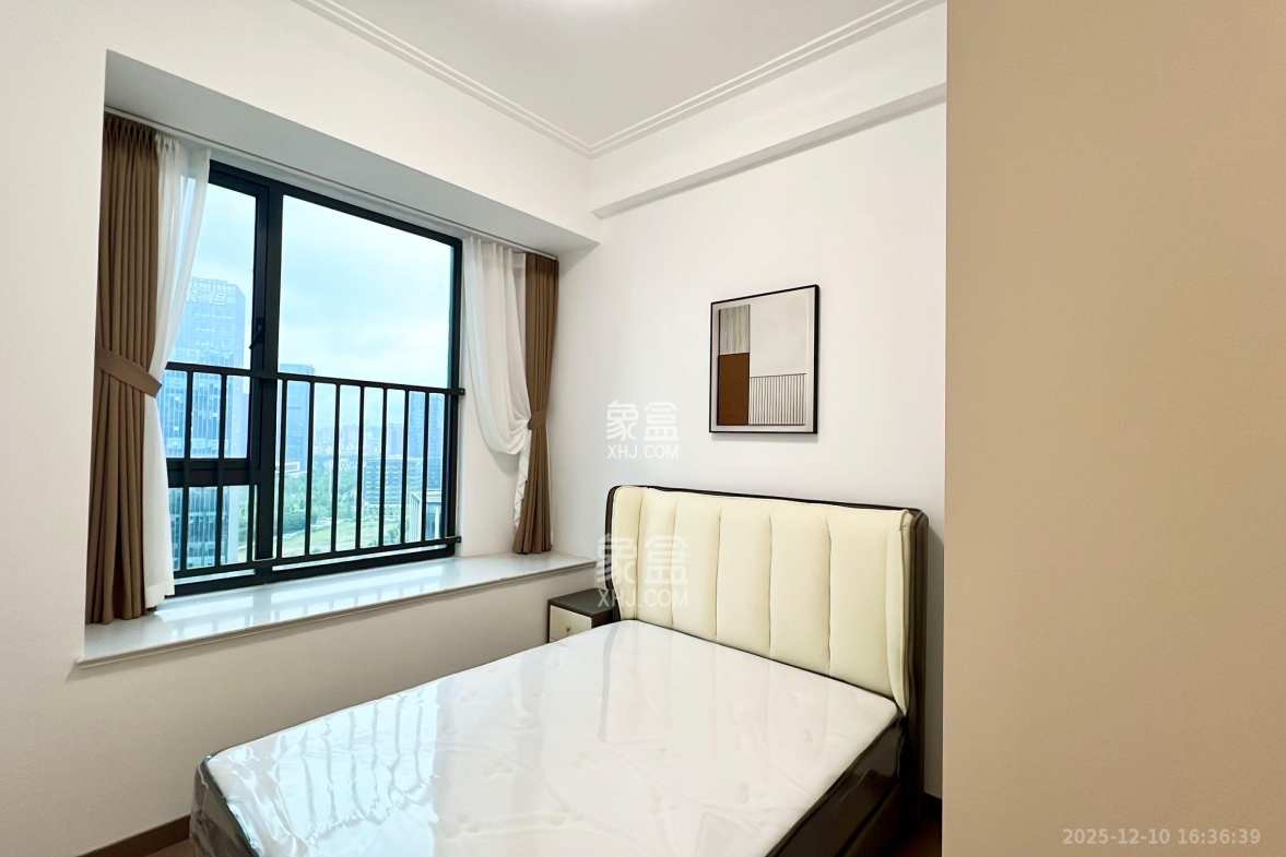 绿地V岛 3室2厅2卫 4500.0元/月 绿地V岛 3室2厅2卫 4500.0元/月室内图