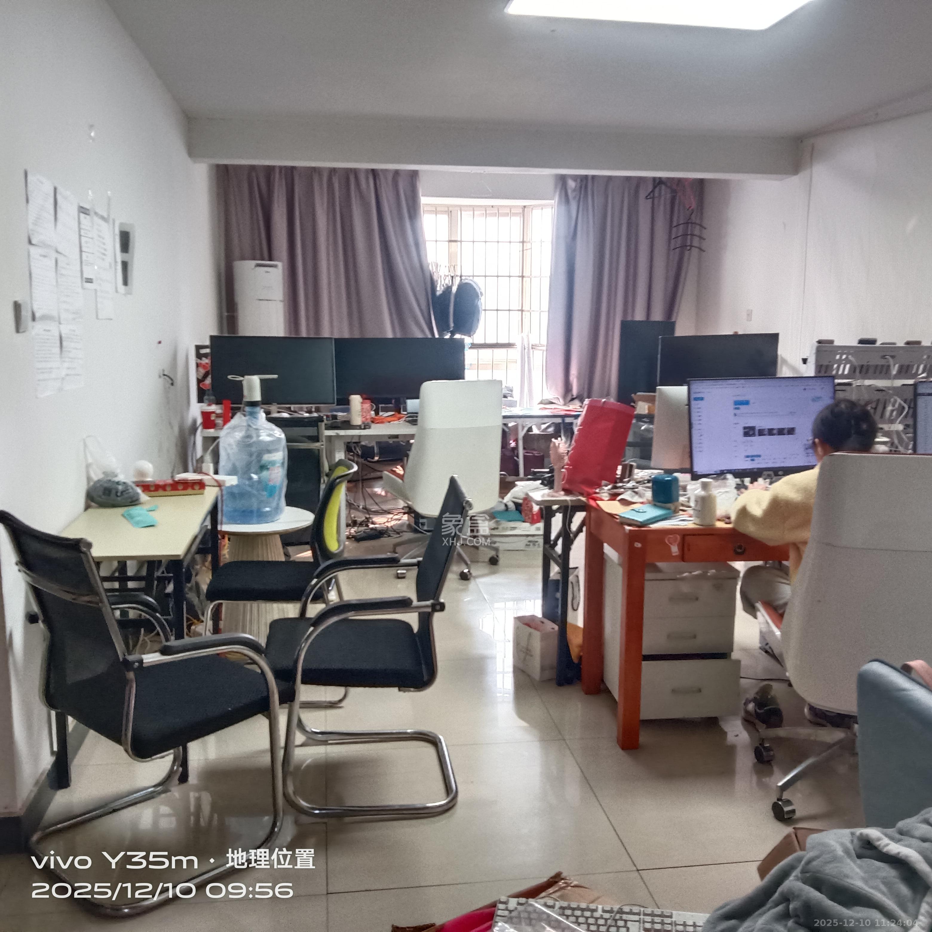 鹏程世家  3室2厅2卫    3200.0元/月