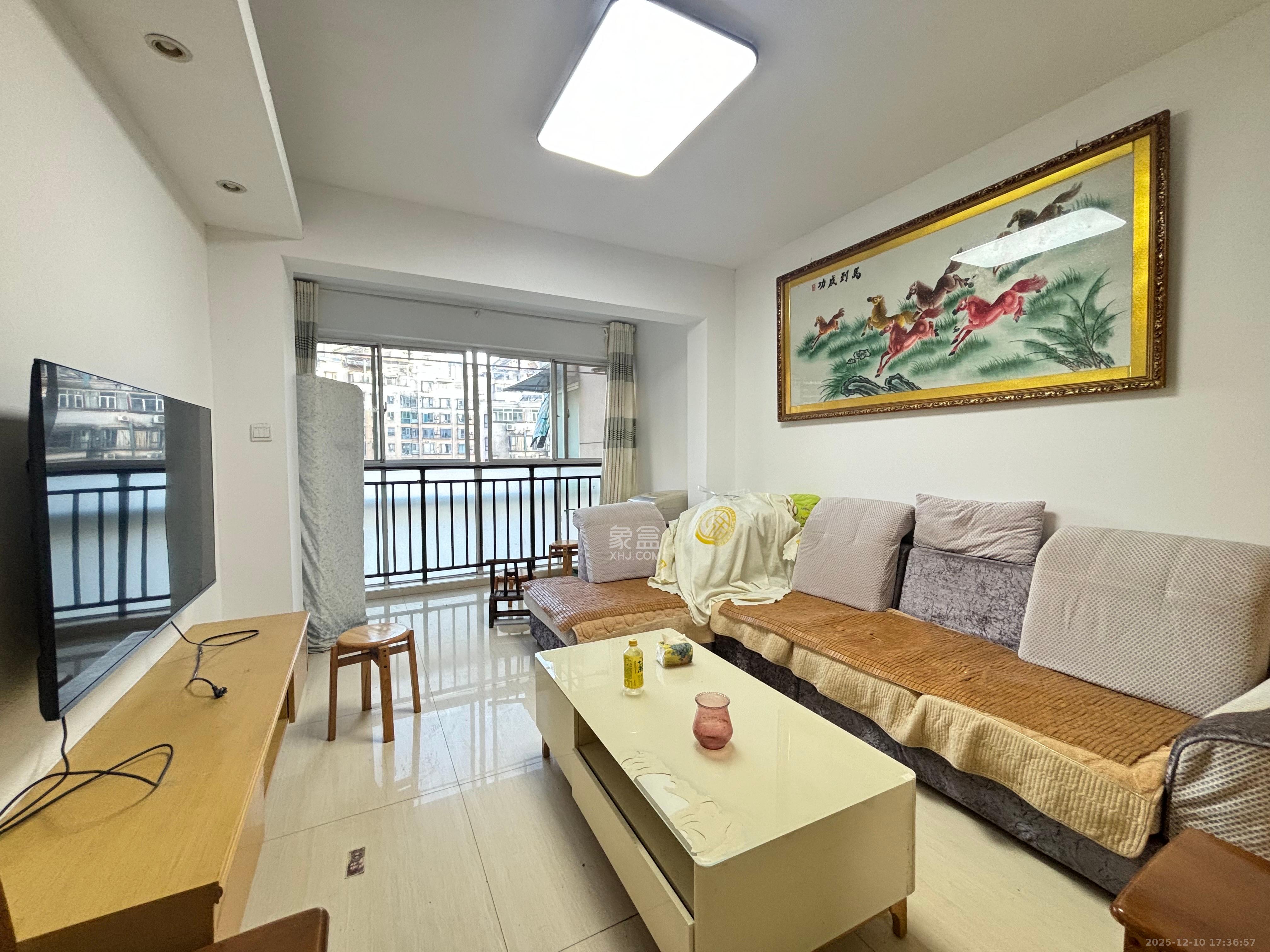 风华四季园  3室2厅1卫    2700.0元/月室内图1