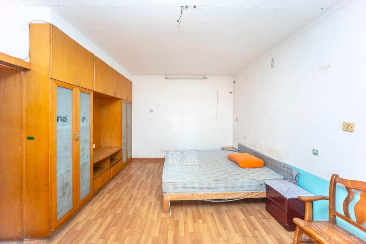 解放四村363号新族公寓 4室2厅1卫 2000.0元/月 解放四村363号新族公寓 4室2厅1卫 2000.0元/月室内图