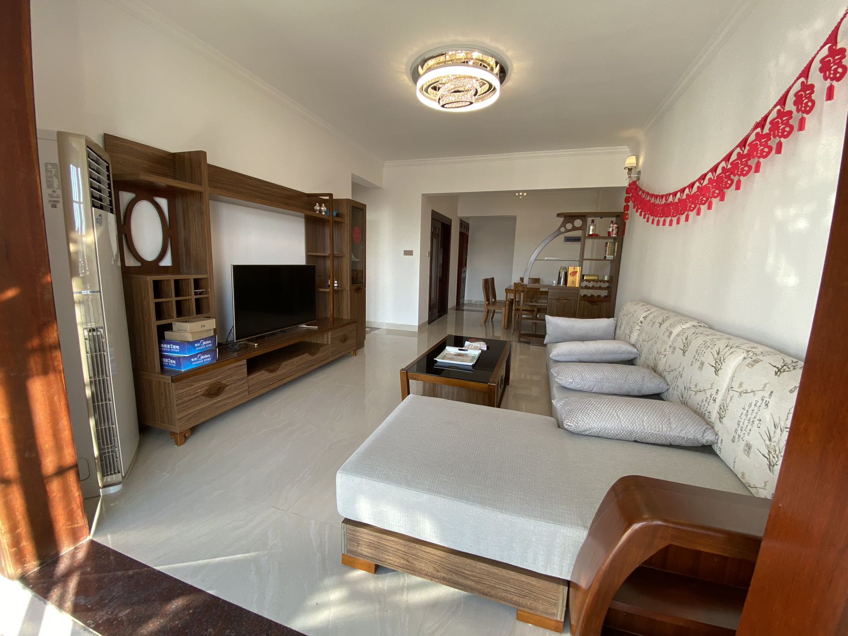 宁江花园  3室2厅2卫    2500.0元/月