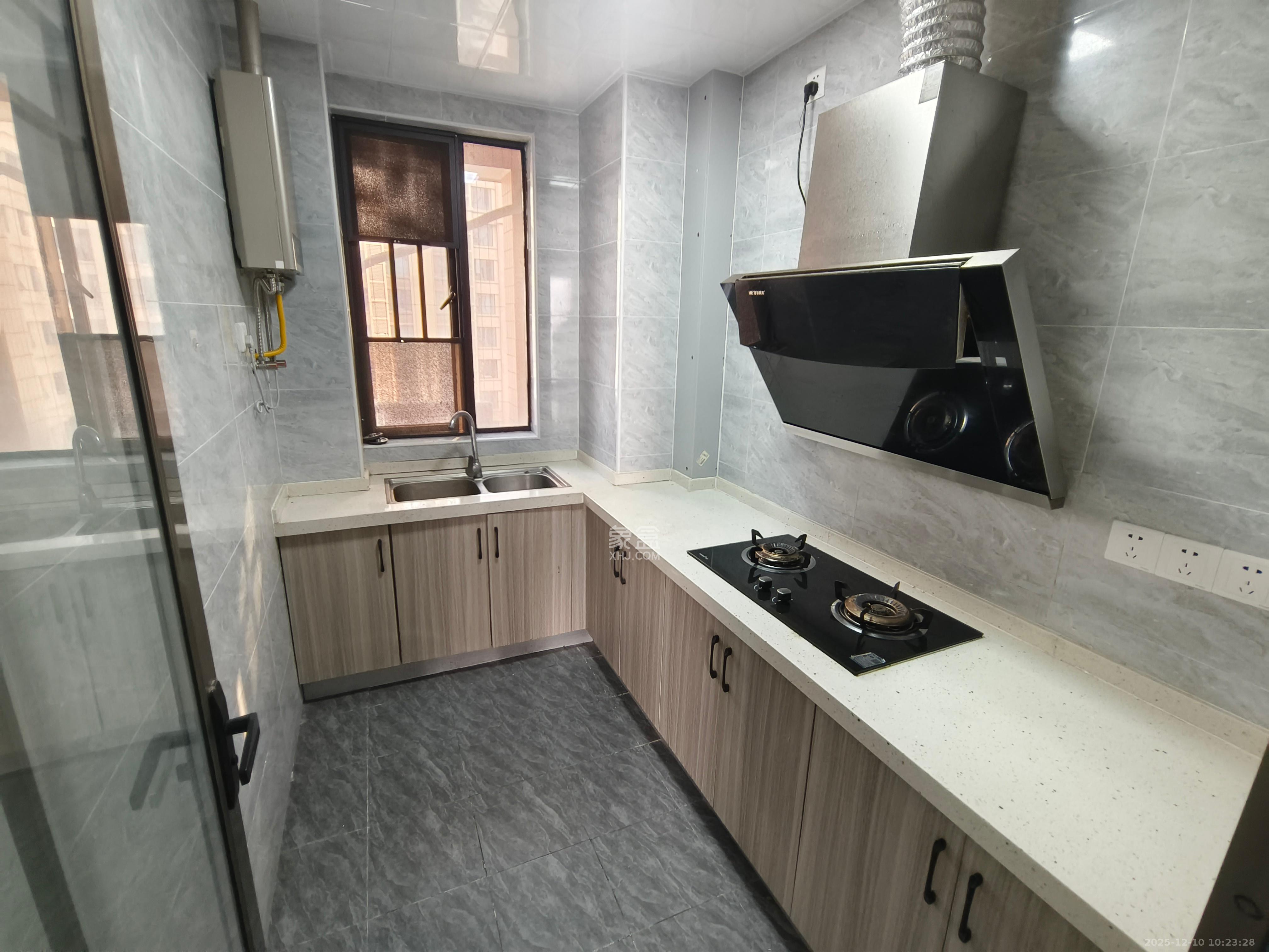 润和又一城  4室2厅2卫    2500.0元/月室内图