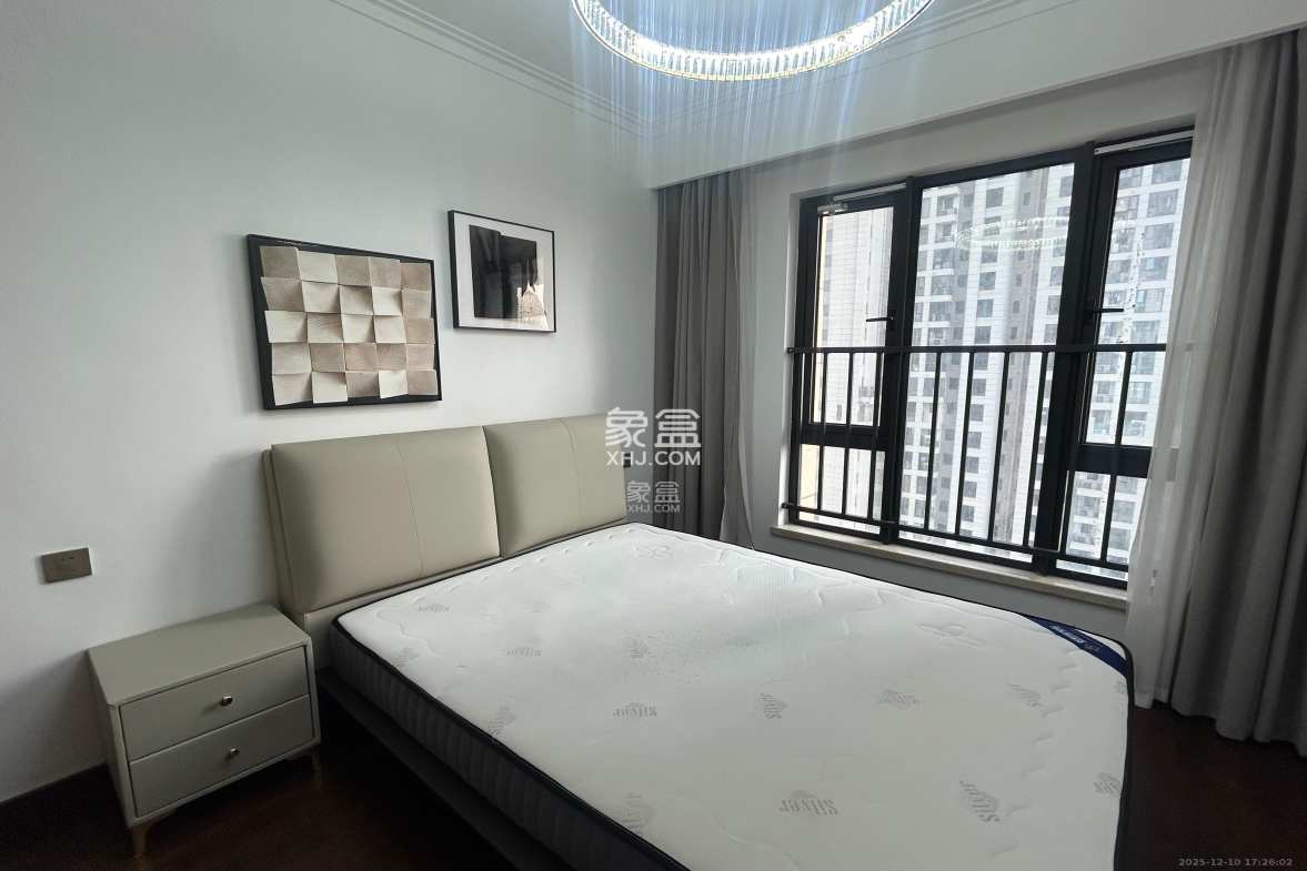 绿地长沙城际空间站(绿地新里佳苑) 4室2厅2卫 4200.0元/月 绿地长沙城际空间站(绿地新里佳苑) 4室2厅2卫 4200.0元/月室内图