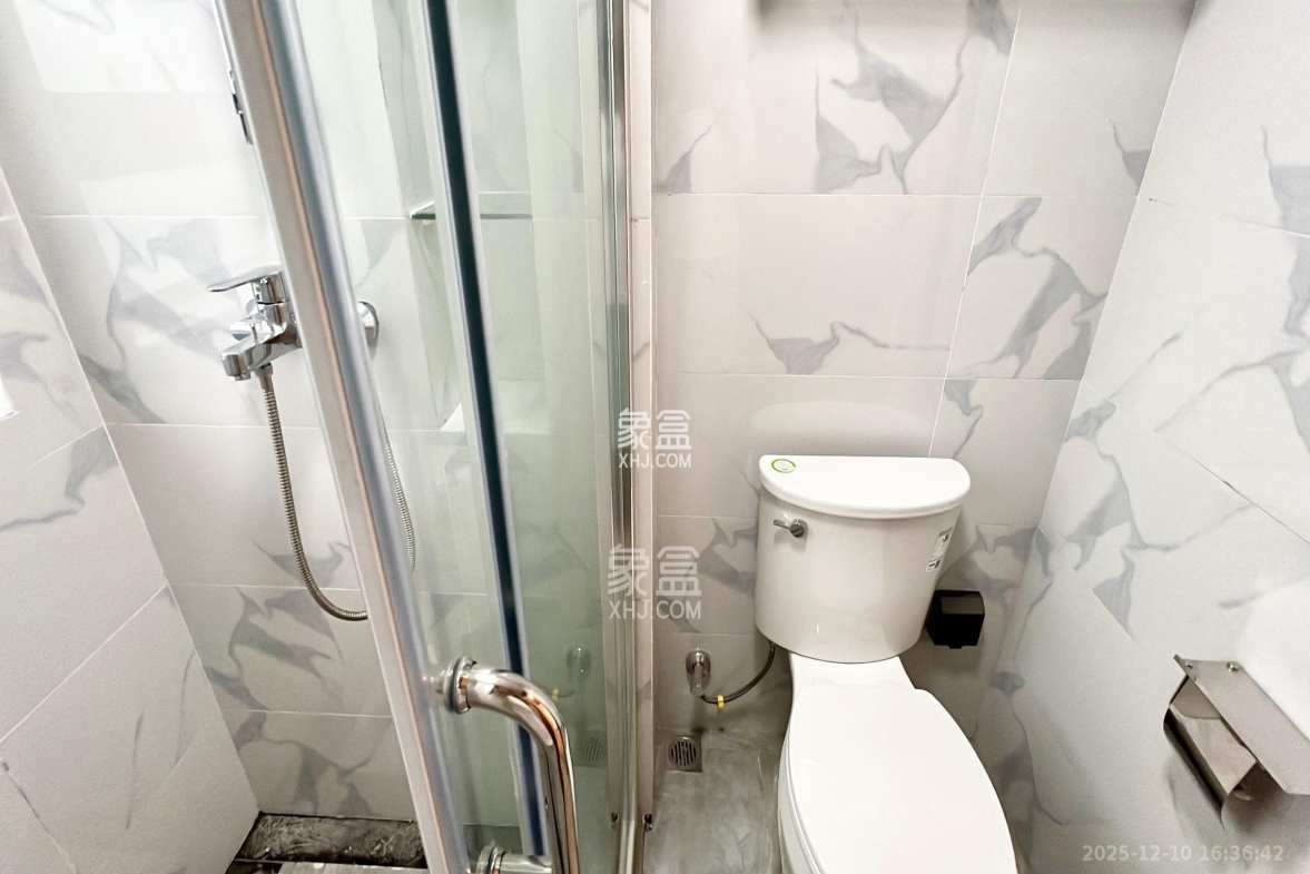 绿地V岛 3室2厅2卫 4500.0元/月 绿地V岛 3室2厅2卫 4500.0元/月室内图