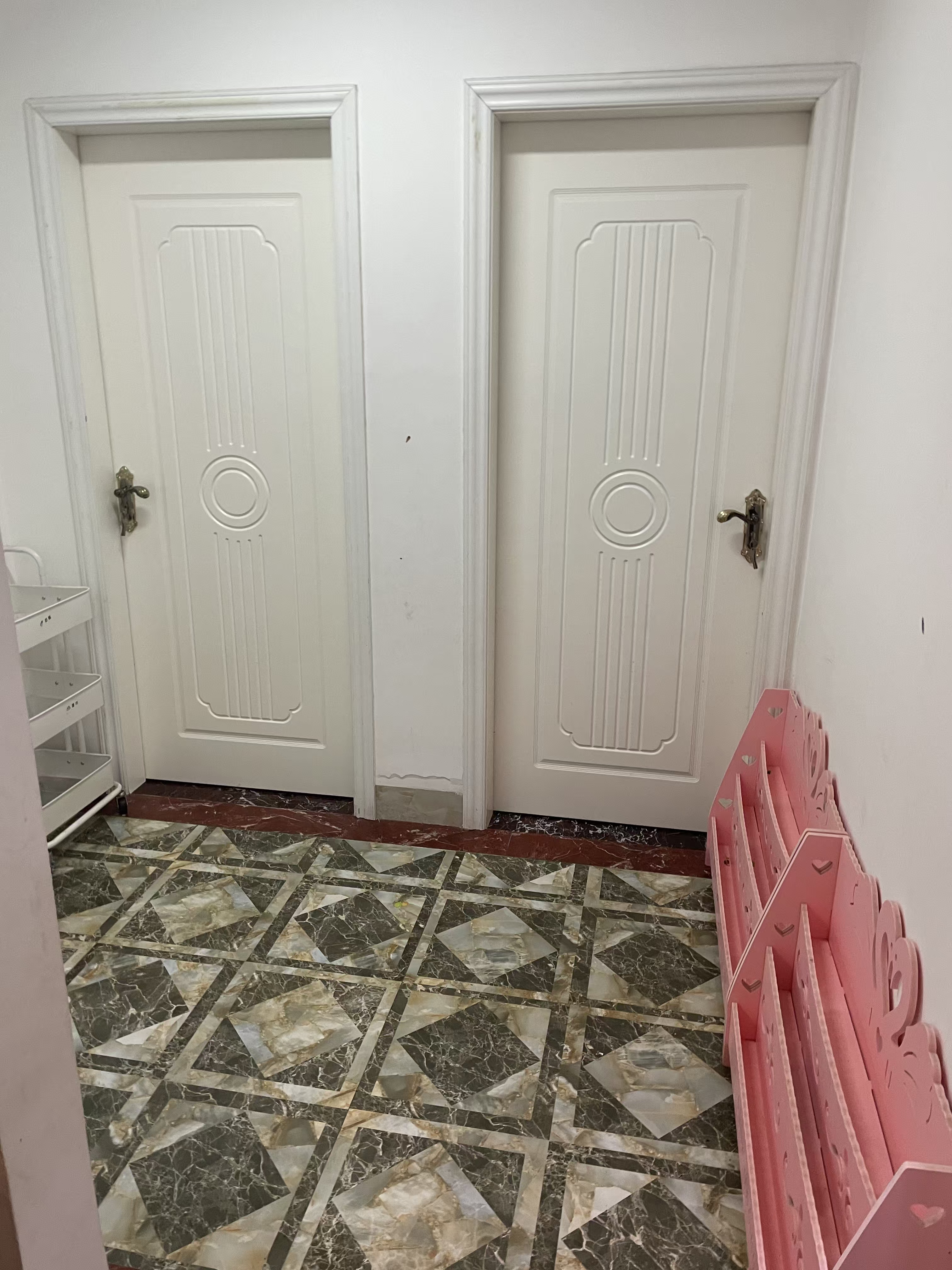 易瓒良庄  2室2厅1卫    2000.0元/月