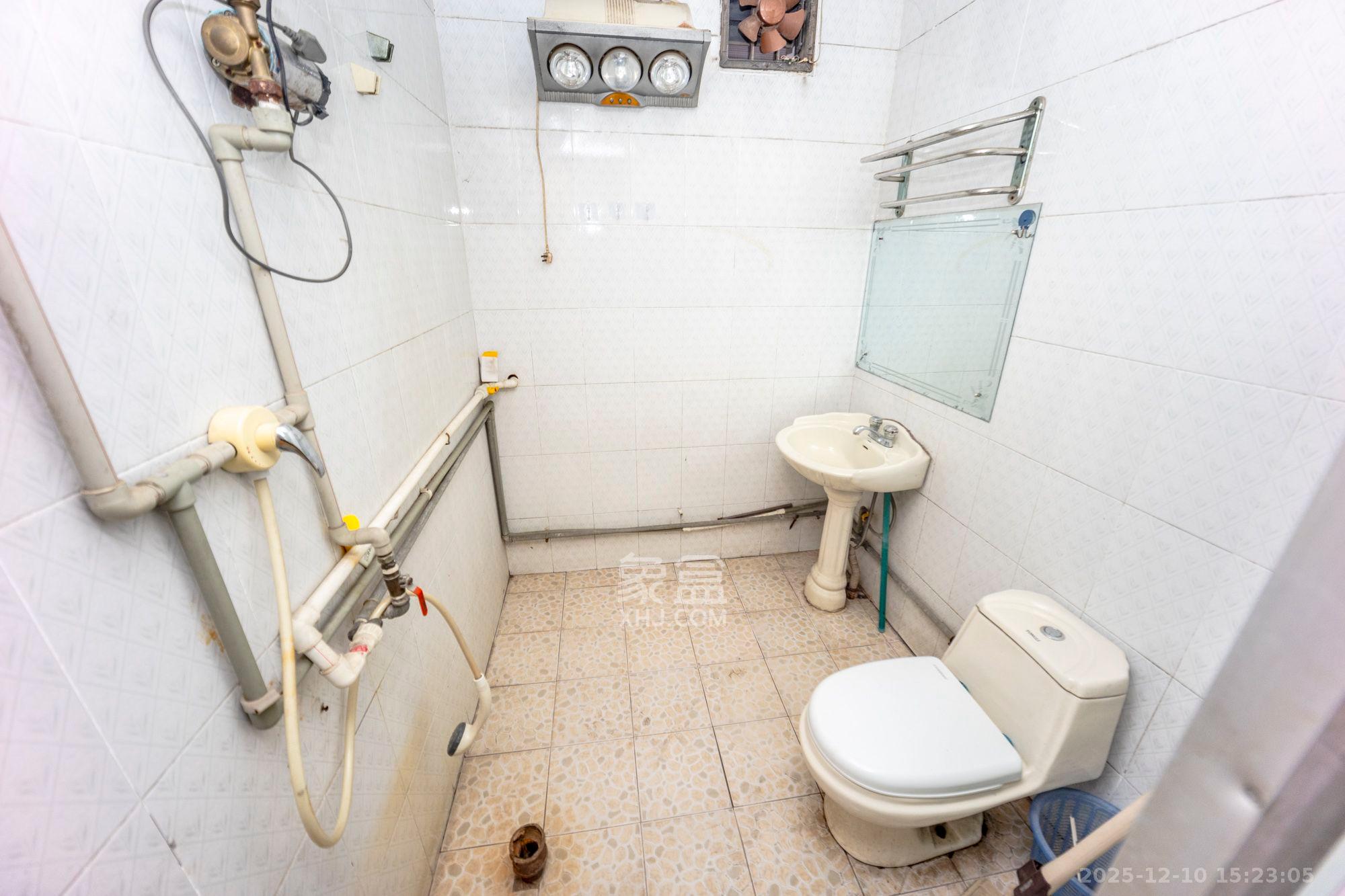 解放四村363号新族公寓 4室2厅1卫 2000.0元/月 解放四村363号新族公寓 4室2厅1卫 2000.0元/月室内图