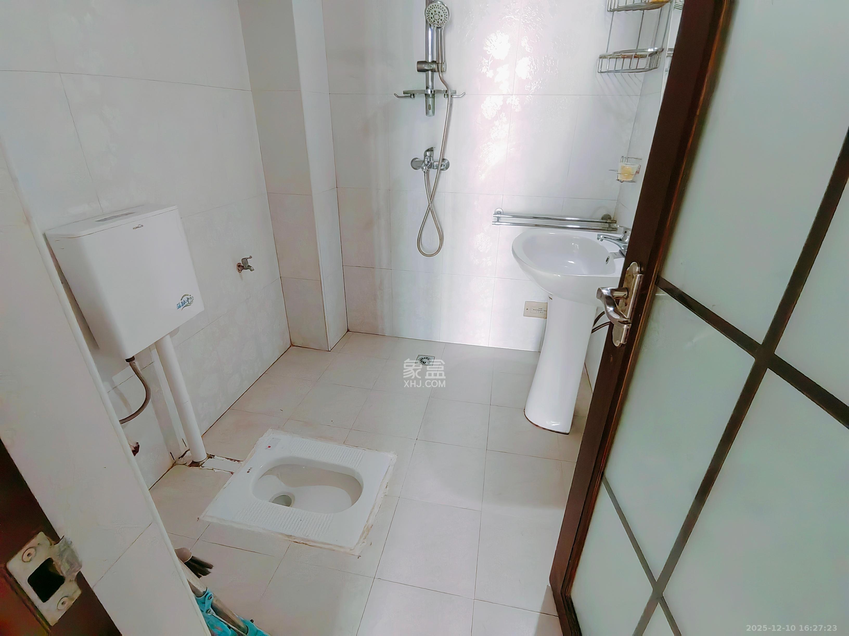 阳光100二期  2室1厅1卫    2200.0元/月室内图