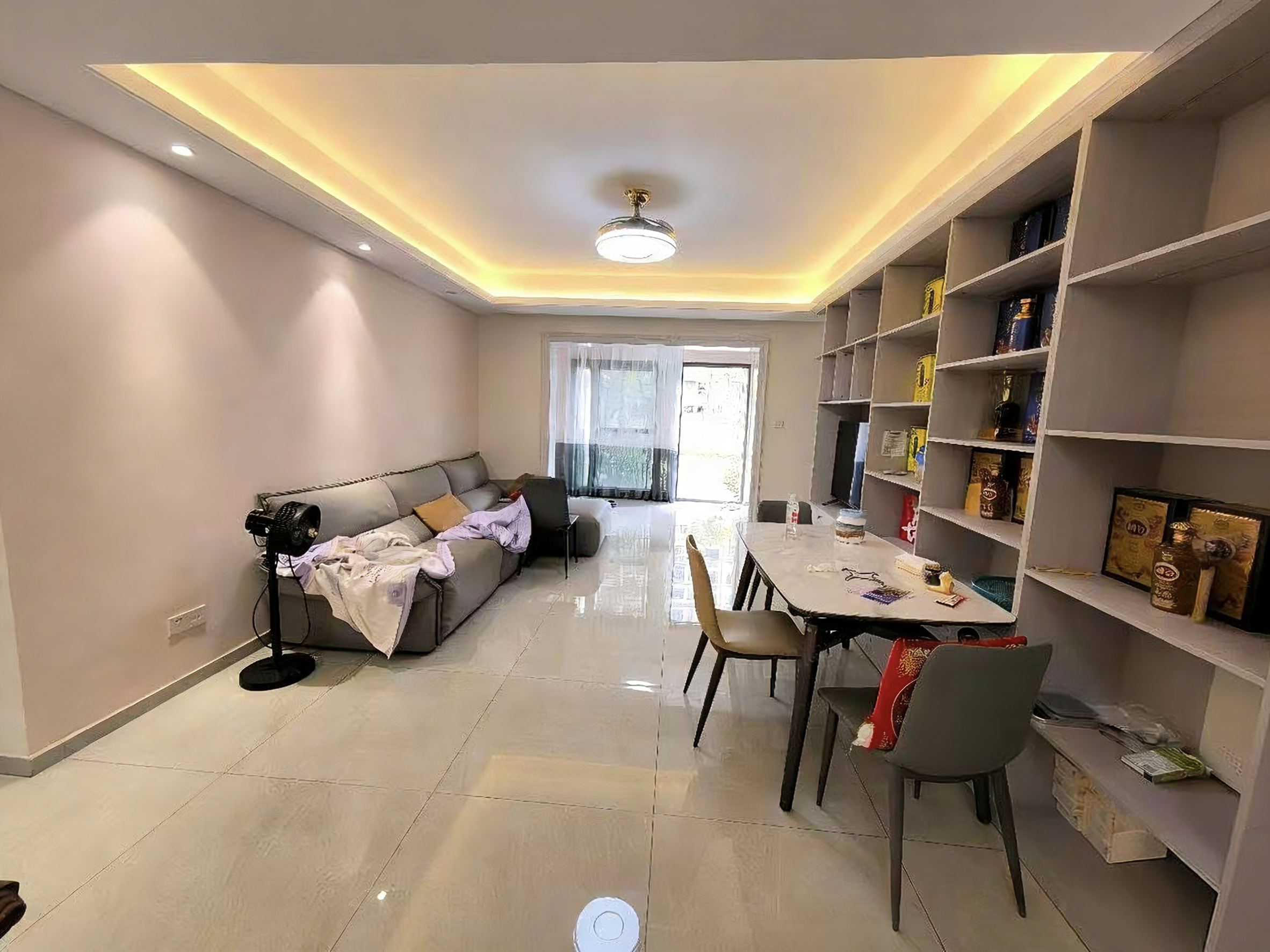 金湖壹号  4室2厅2卫    259.0万