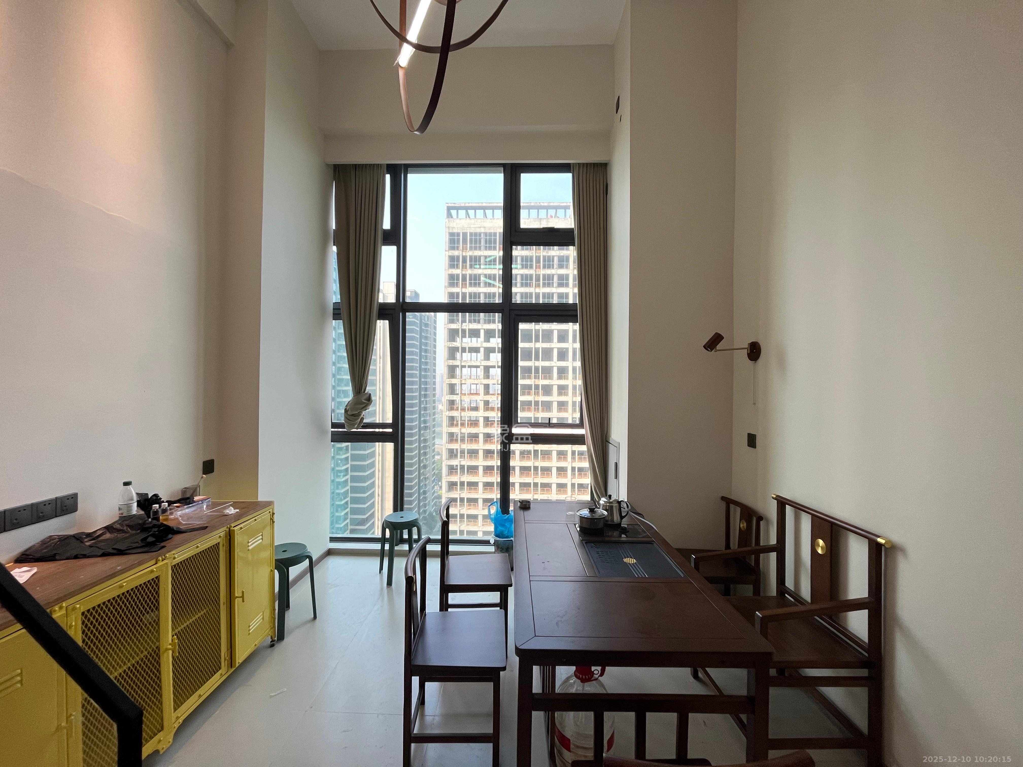 绿地V岛  1室1厅1卫    2200.0元/月